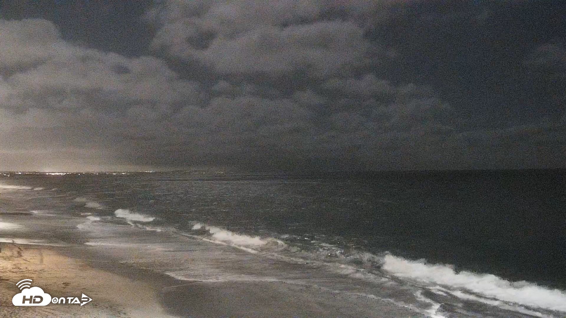 Snapshot of Carlsbad Beach Surf Live Webcam taken Sep 22, 2026, 9:30pm PDT