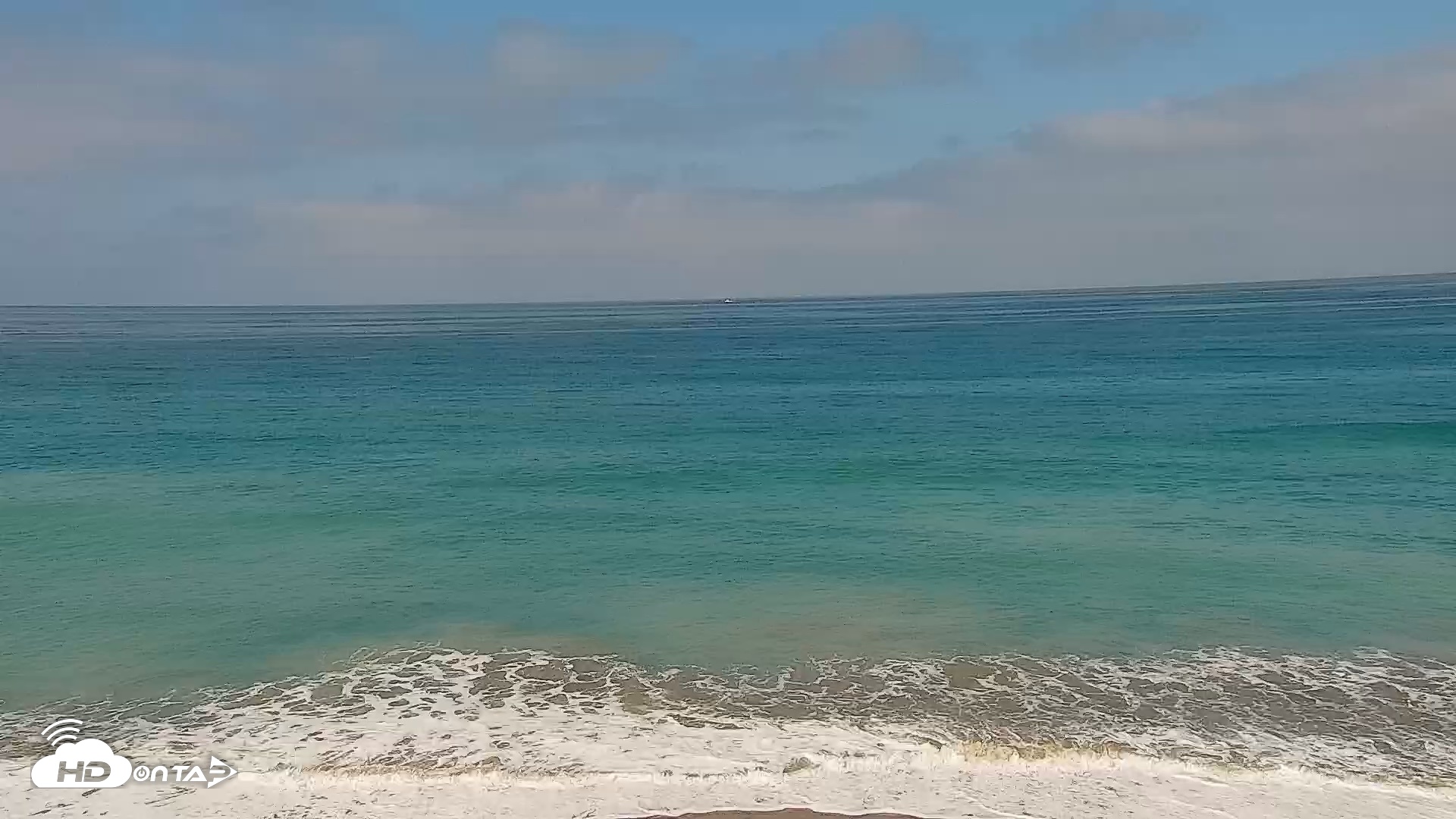 Snapshot of Carlsbad Beach Surf Live Webcam taken Aug 9, 2026, 9:59am PDT