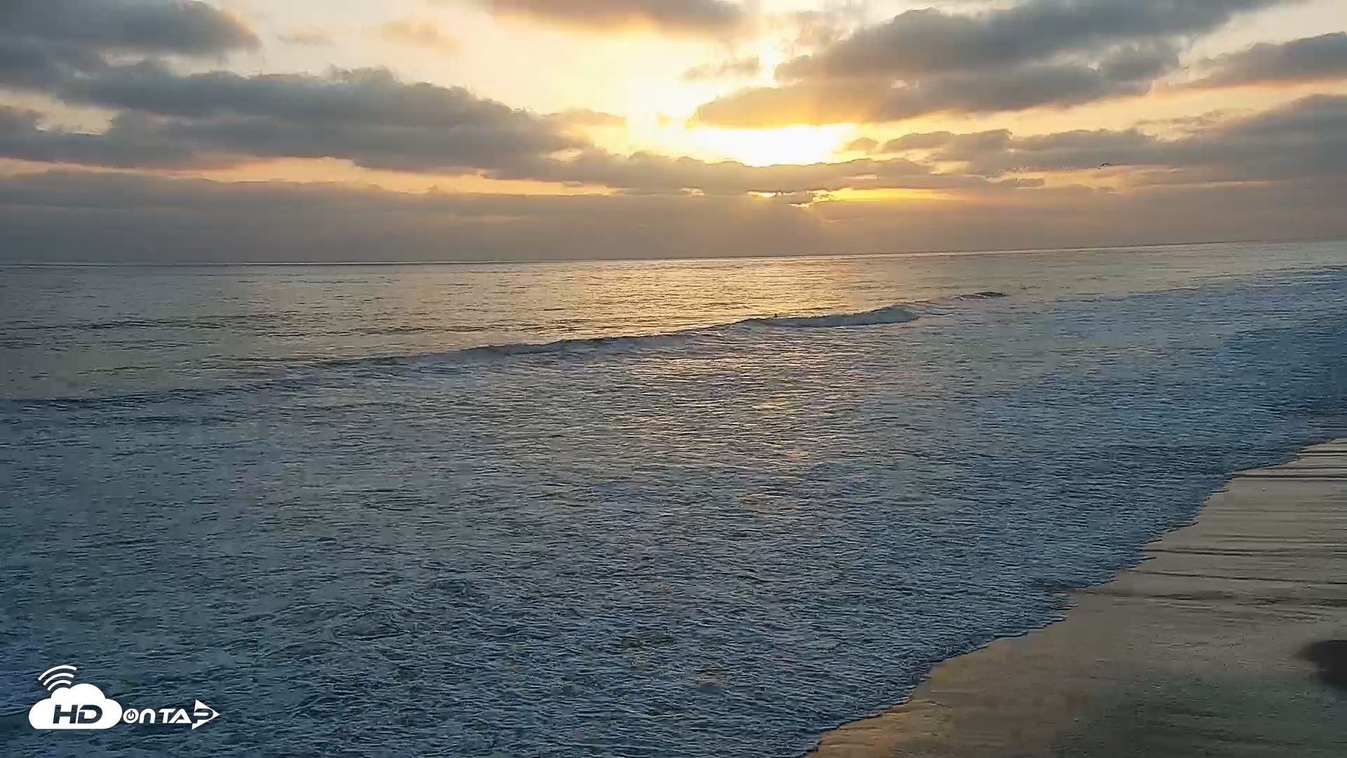 Snapshot of Carlsbad Beach Surf Live Webcam taken May 24, 2025, 7:32pm PDT