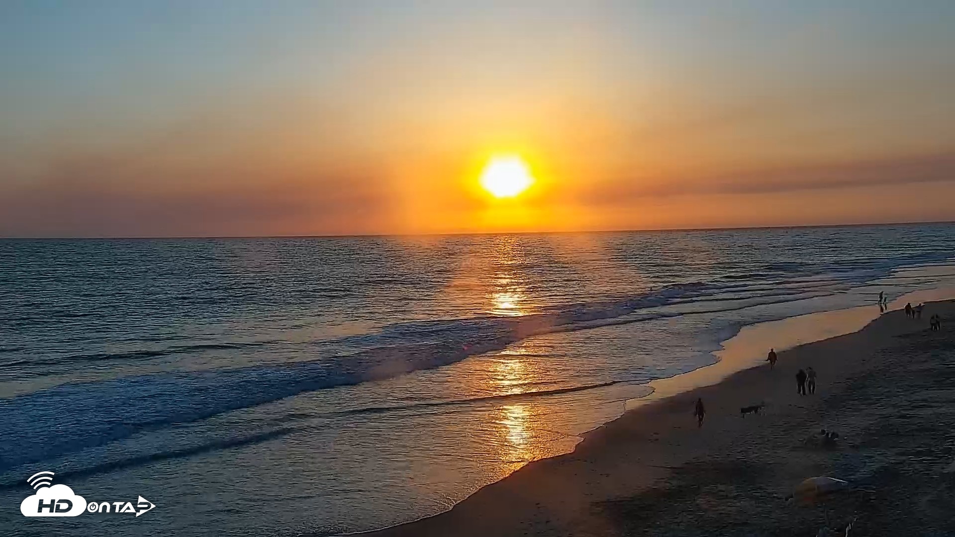 Snapshot of Carlsbad Beach Surf Live Webcam taken May 19, 2026, 7:27pm PDT