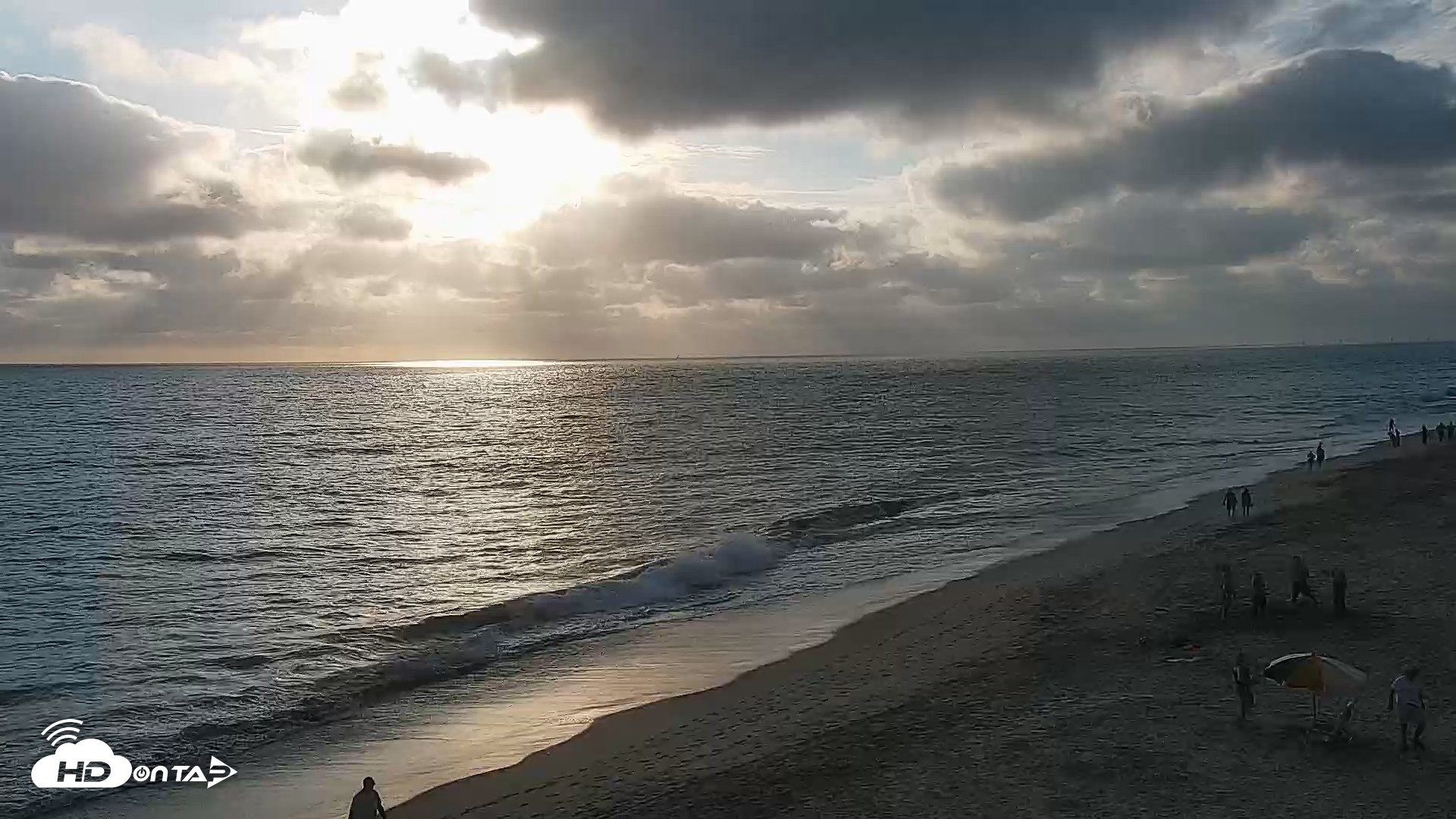 Snapshot of Carlsbad Beach Surf Live Webcam taken Aug 12, 2026, 6:42pm PDT