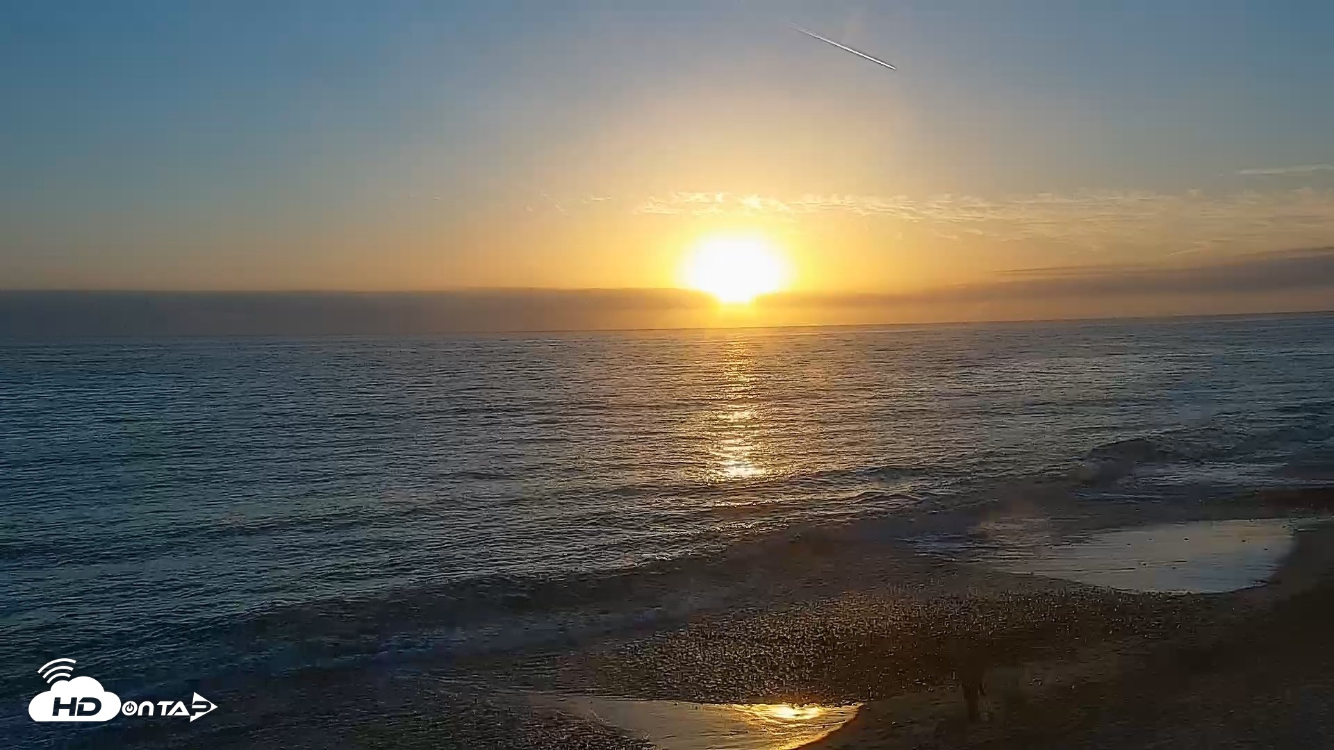 Snapshot of Carlsbad Beach Surf Live Webcam taken Aug 23, 2026, 7:14pm PDT