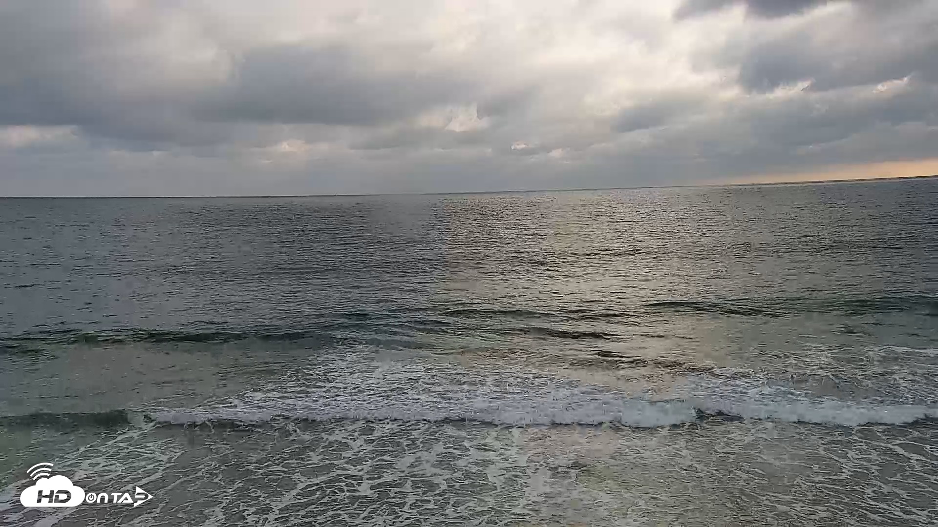 Snapshot of Carlsbad Beach Surf Live Webcam taken May 23, 2026, 6:14pm PDT