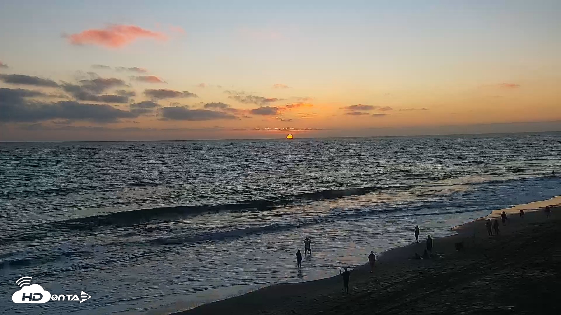 Snapshot of Carlsbad Beach Surf Live Webcam taken Aug 31, 2026, 7:16pm PDT