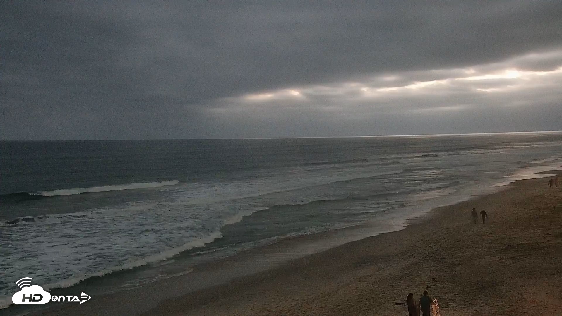 Snapshot of Carlsbad Beach Surf Live Webcam taken Jun 6, 2026, 8:27pm PDT
