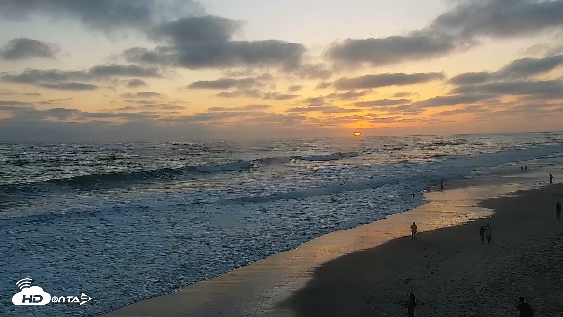 Snapshot of Carlsbad Beach Surf Live Webcam taken Jun 9, 2026, 7:58pm PDT