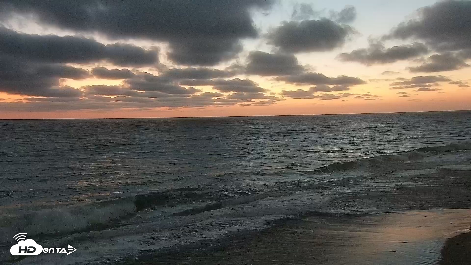 Snapshot of Carlsbad Beach Surf Live Webcam taken Sep 22, 2026, 7:13pm PDT