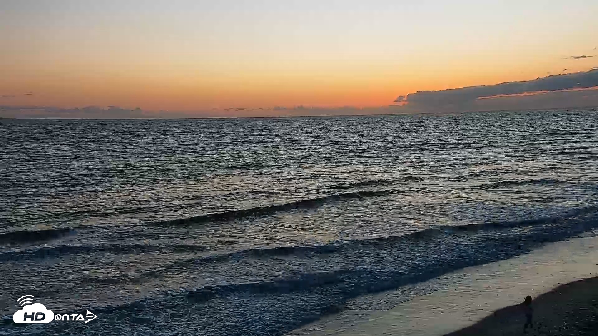 Snapshot of Carlsbad Beach Surf Live Webcam taken Apr 26, 2026, 7:46pm PDT