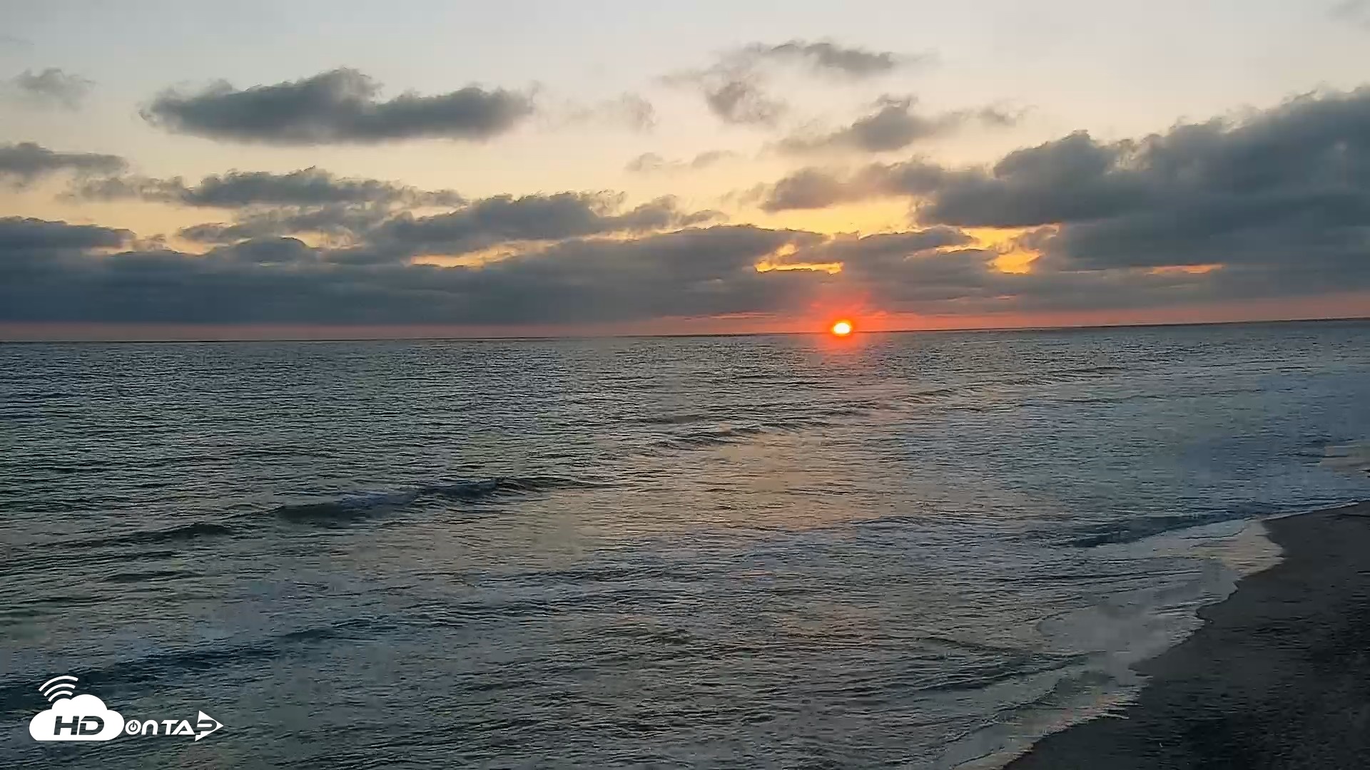 Snapshot of Carlsbad Beach Surf Live Webcam taken May 30, 2026, 7:51pm PDT