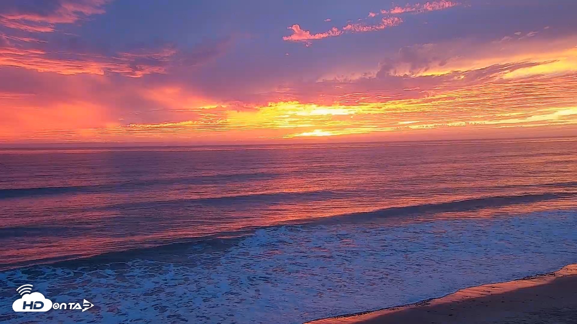Snapshot of Carlsbad Beach Surf Live Webcam taken Sep 27, 2026, 6:47pm PDT