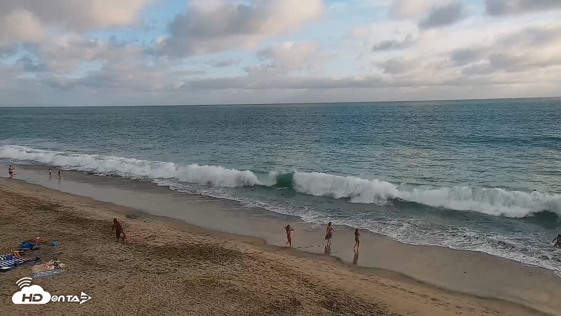 Snapshot of Carlsbad Beach Surf Live Webcam taken Aug 12, 2026, 6:25pm PDT
