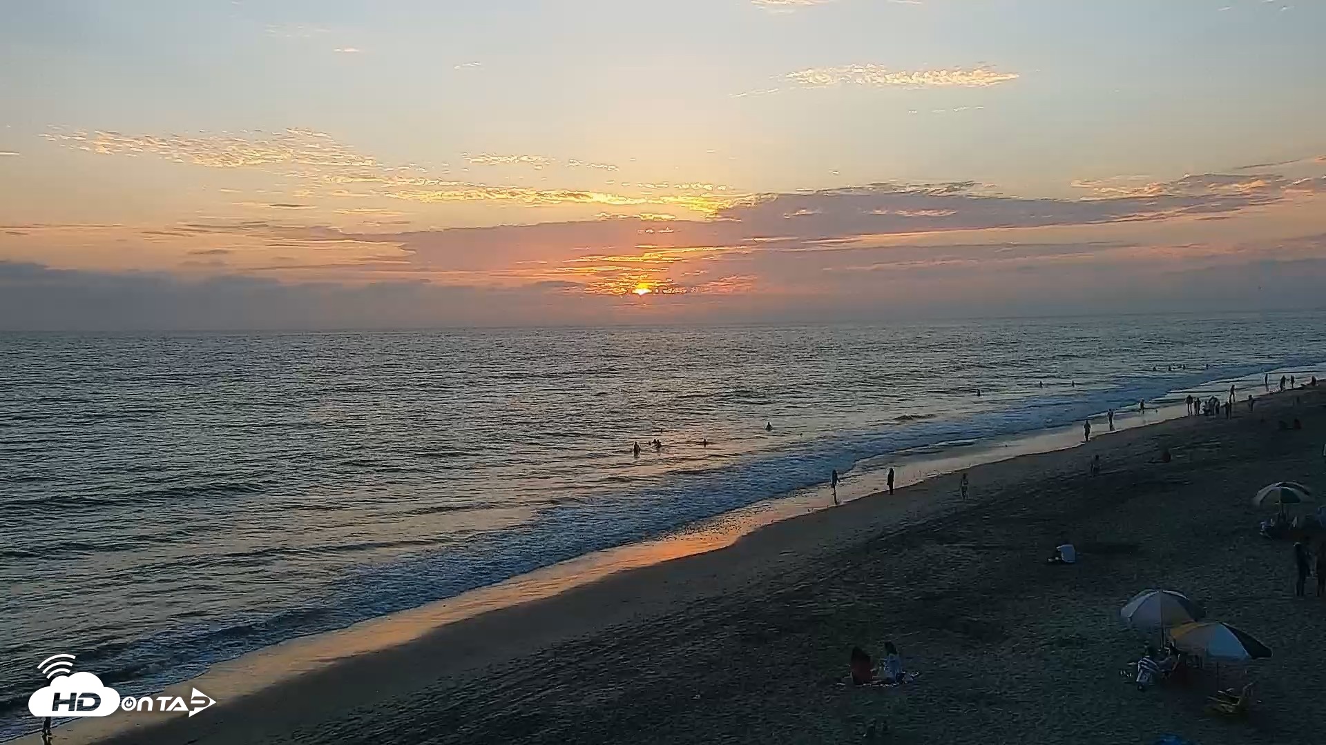 Snapshot of Carlsbad Beach Surf Live Webcam taken Aug 5, 2026, 7:40pm PDT
