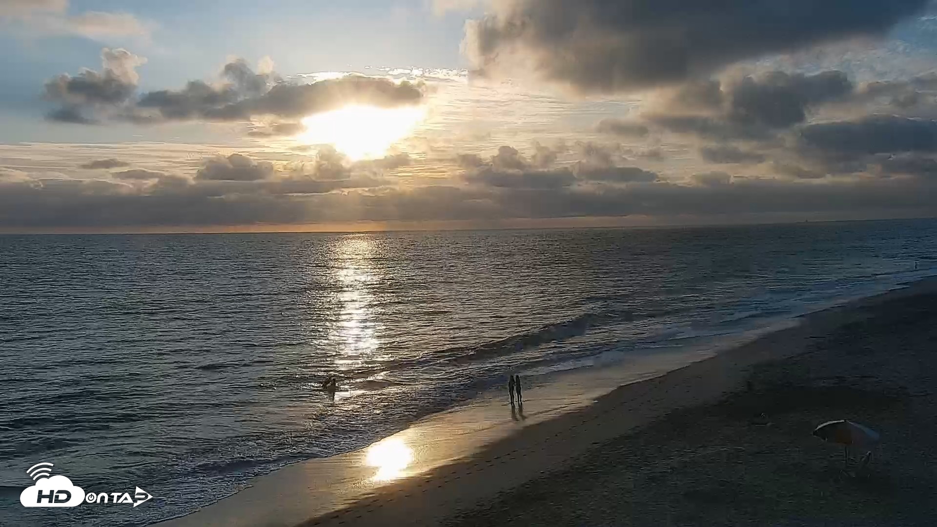 Snapshot of Carlsbad Beach Surf Live Webcam taken Aug 12, 2026, 7:05pm PDT