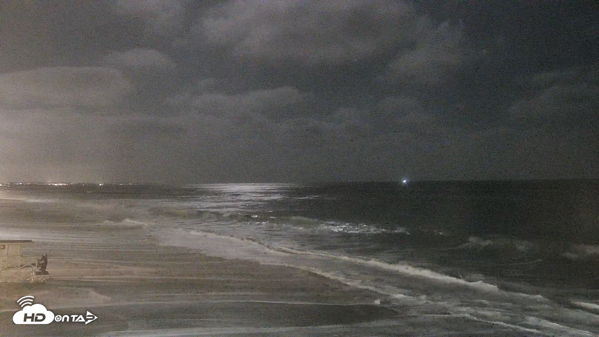Snapshot of Carlsbad Beach Surf Live Webcam taken Jul 25, 2026, 9:26pm PDT