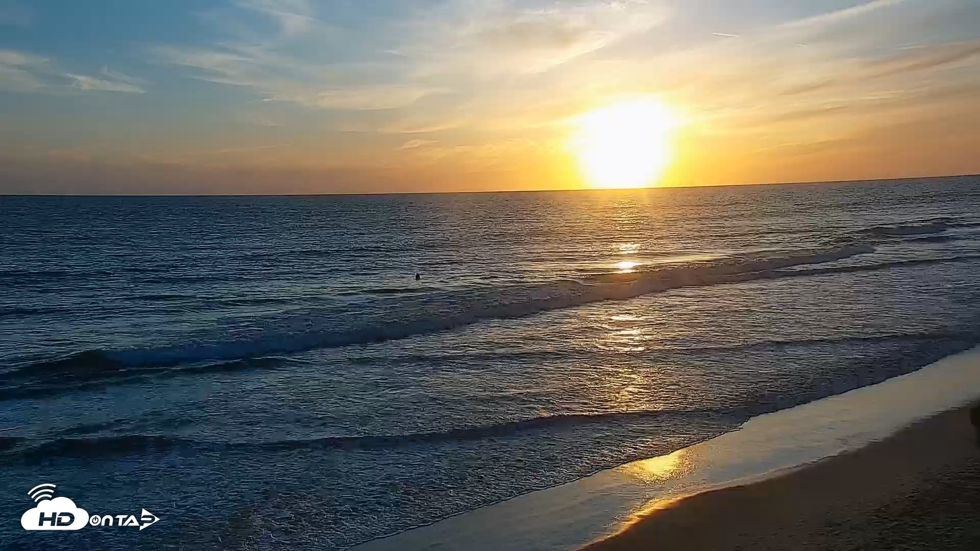 Snapshot of Carlsbad Beach Surf Live Webcam taken Apr 23, 2026, 7:15pm PDT