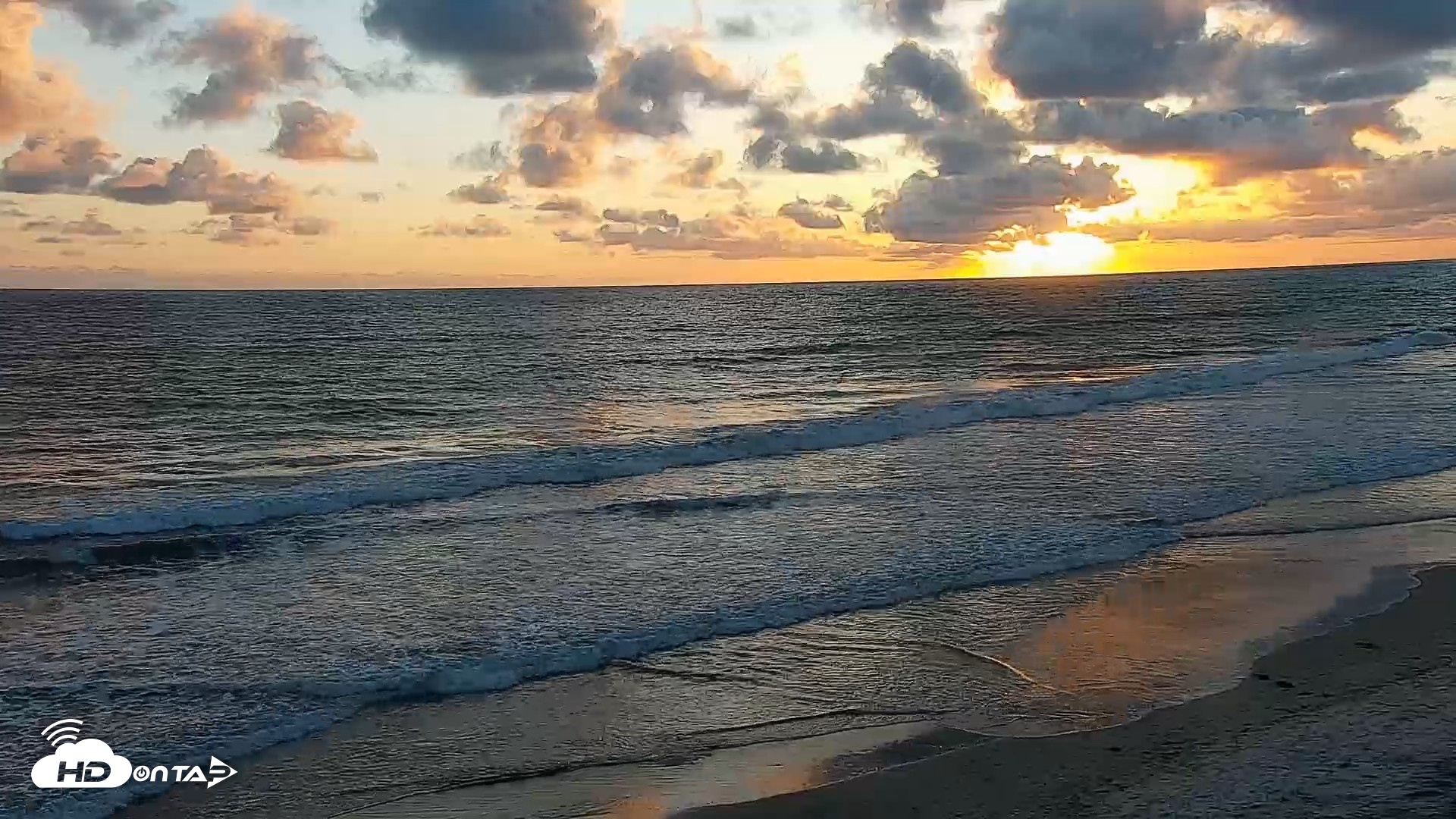Snapshot of Carlsbad Beach Surf Live Webcam taken May 5, 2026, 7:22pm PDT