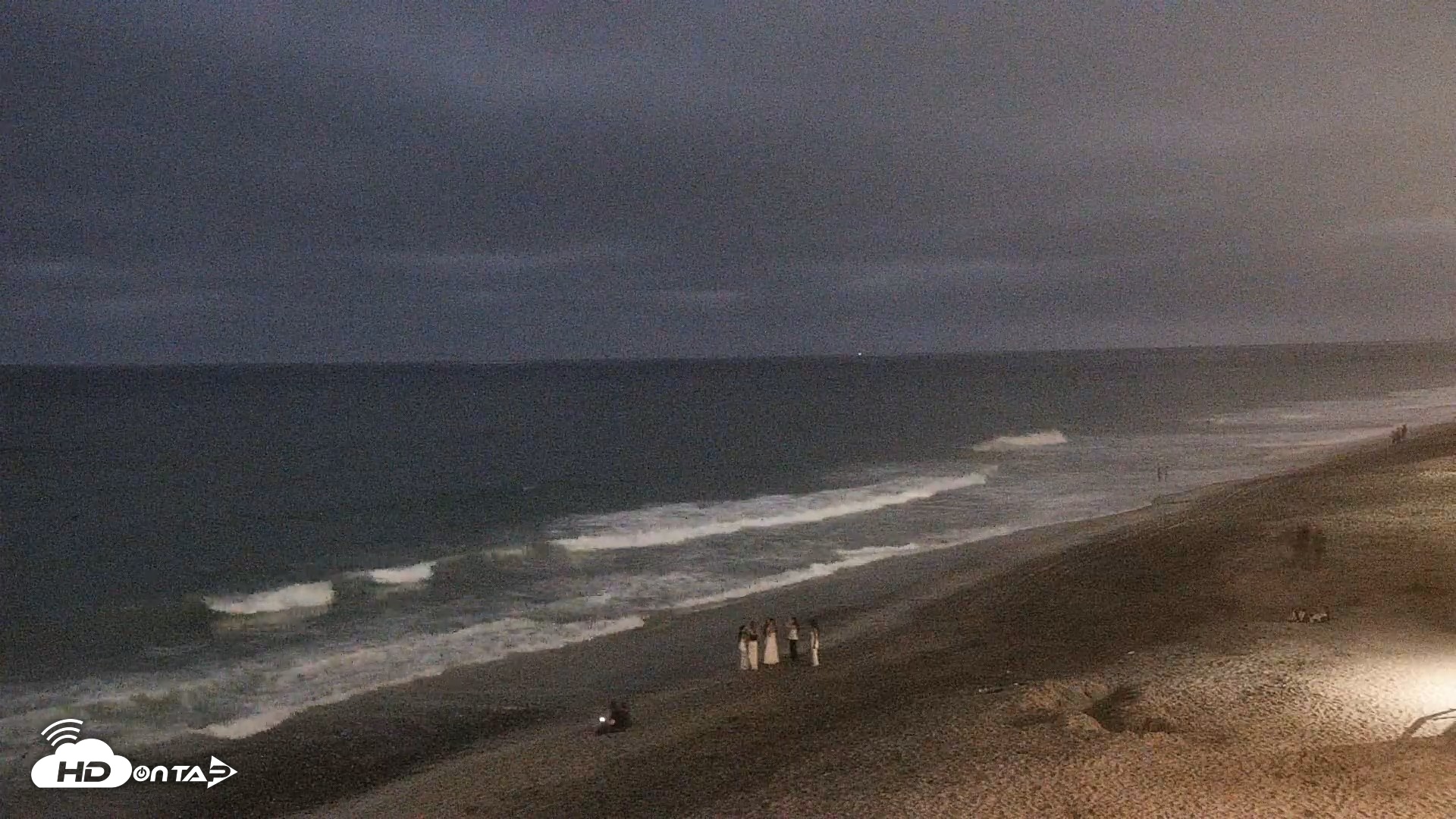 Snapshot of Carlsbad Beach Surf Live Webcam taken Aug 2, 2026, 8:29pm PDT