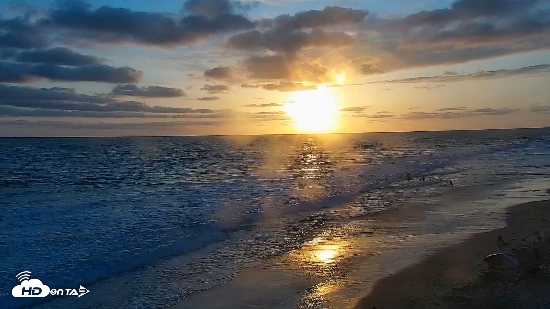 Snapshot of Carlsbad Beach Surf Live Webcam taken May 25, 2026, 7:35pm PDT