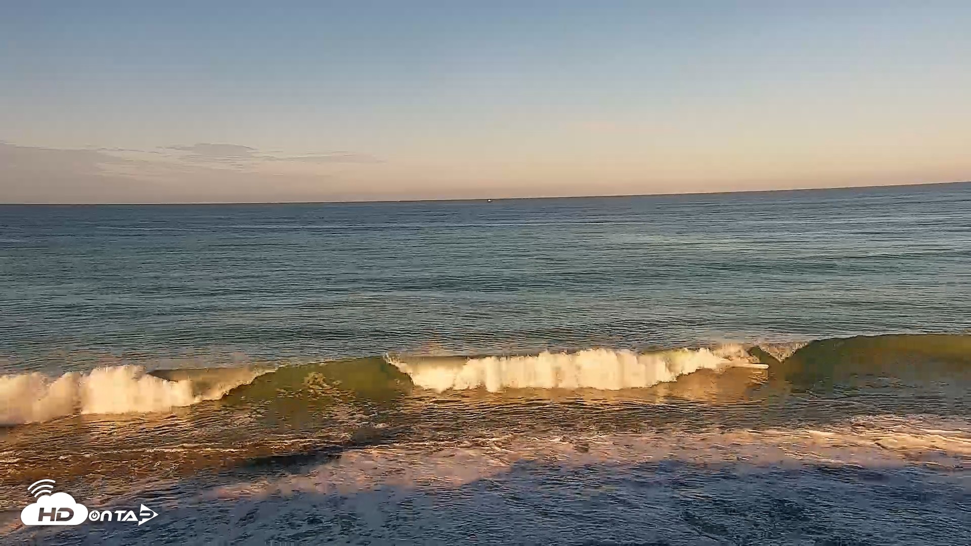 Snapshot of Carlsbad Beach Surf Live Webcam taken Sep 5, 2026, 7:46am PDT