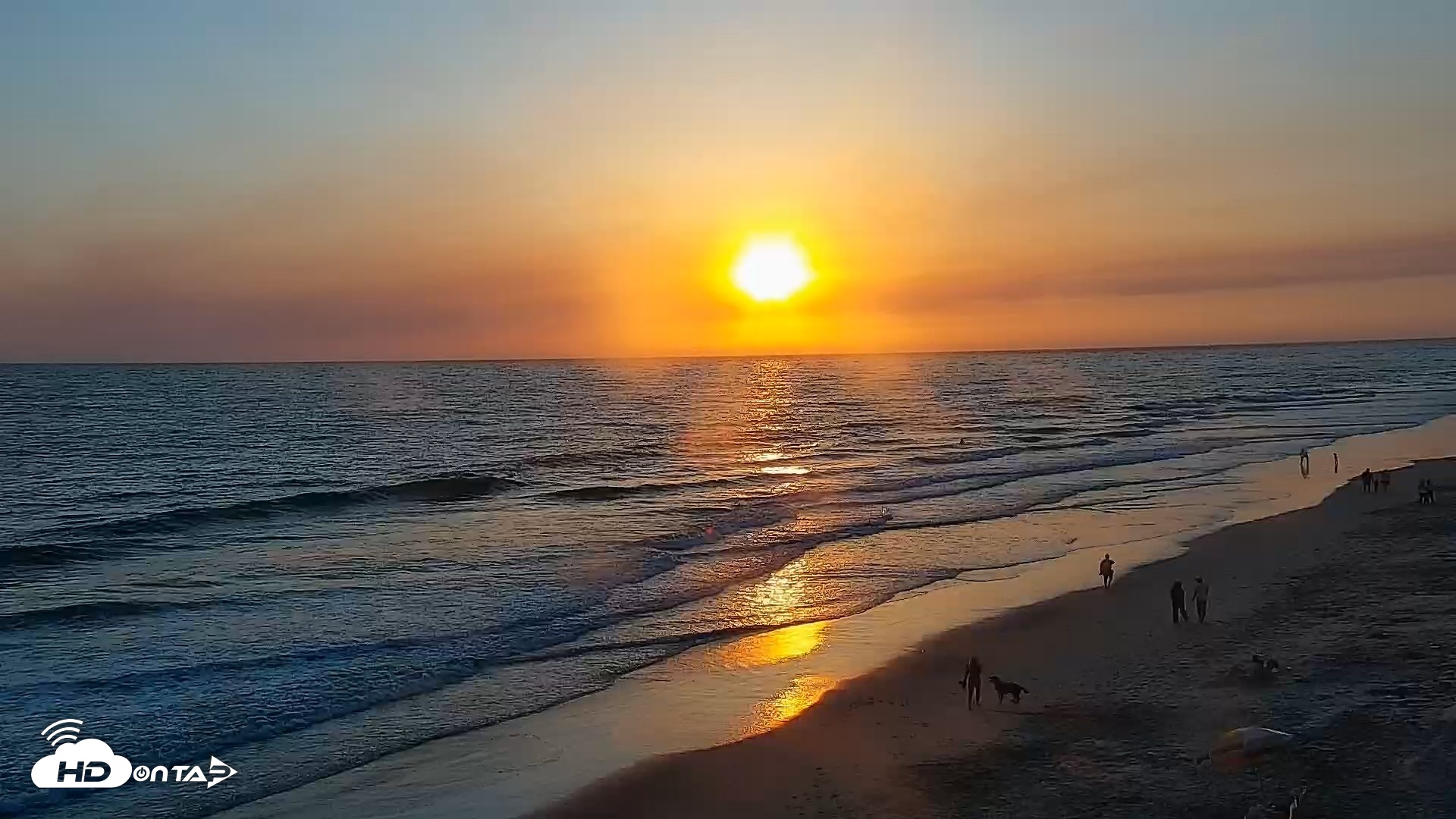 Snapshot of Carlsbad Beach Surf Live Webcam taken May 19, 2026, 7:27pm PDT