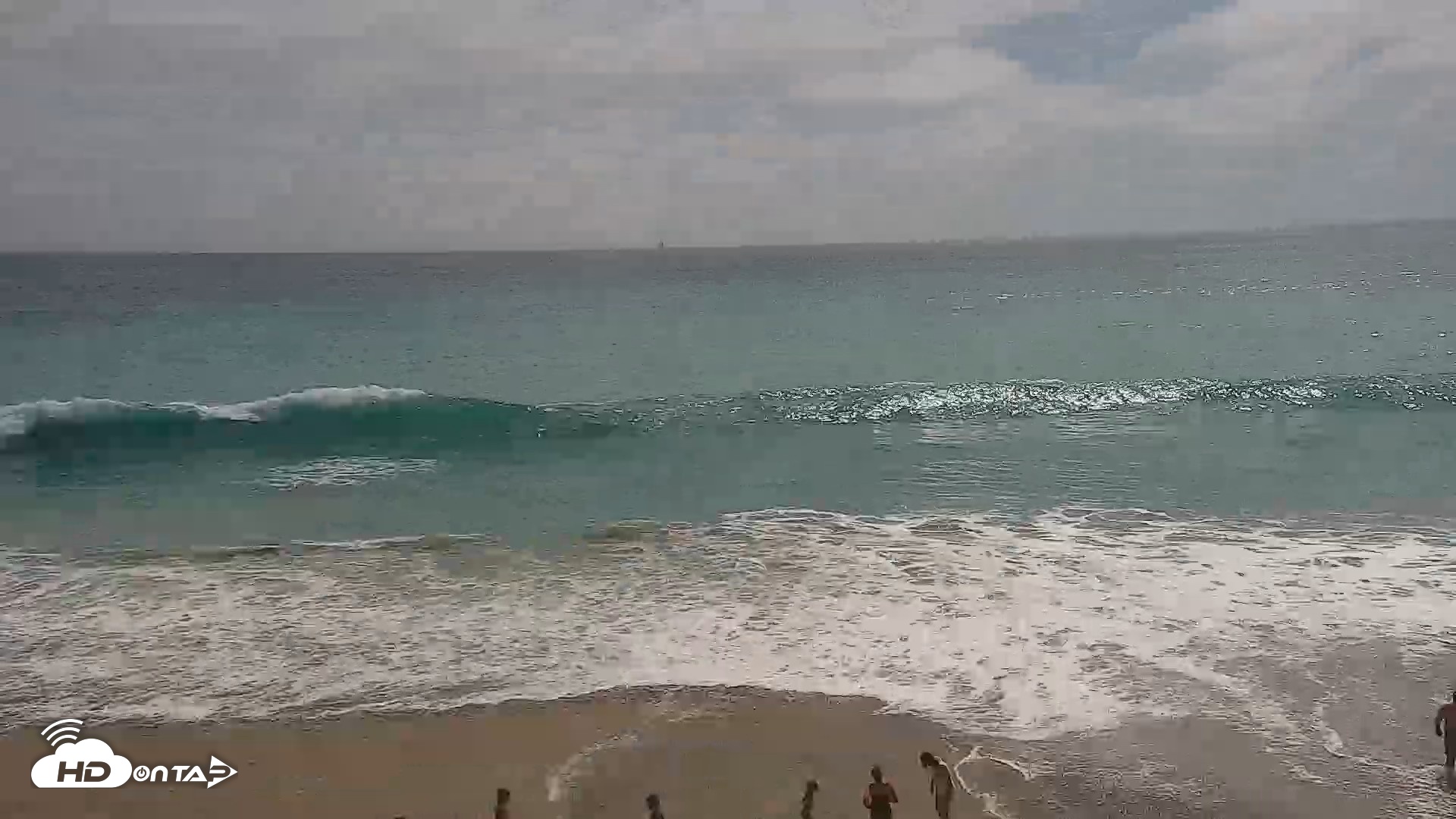 Snapshot of Carlsbad Beach Surf Live Webcam taken Jul 25, 2026, 3:25pm PDT