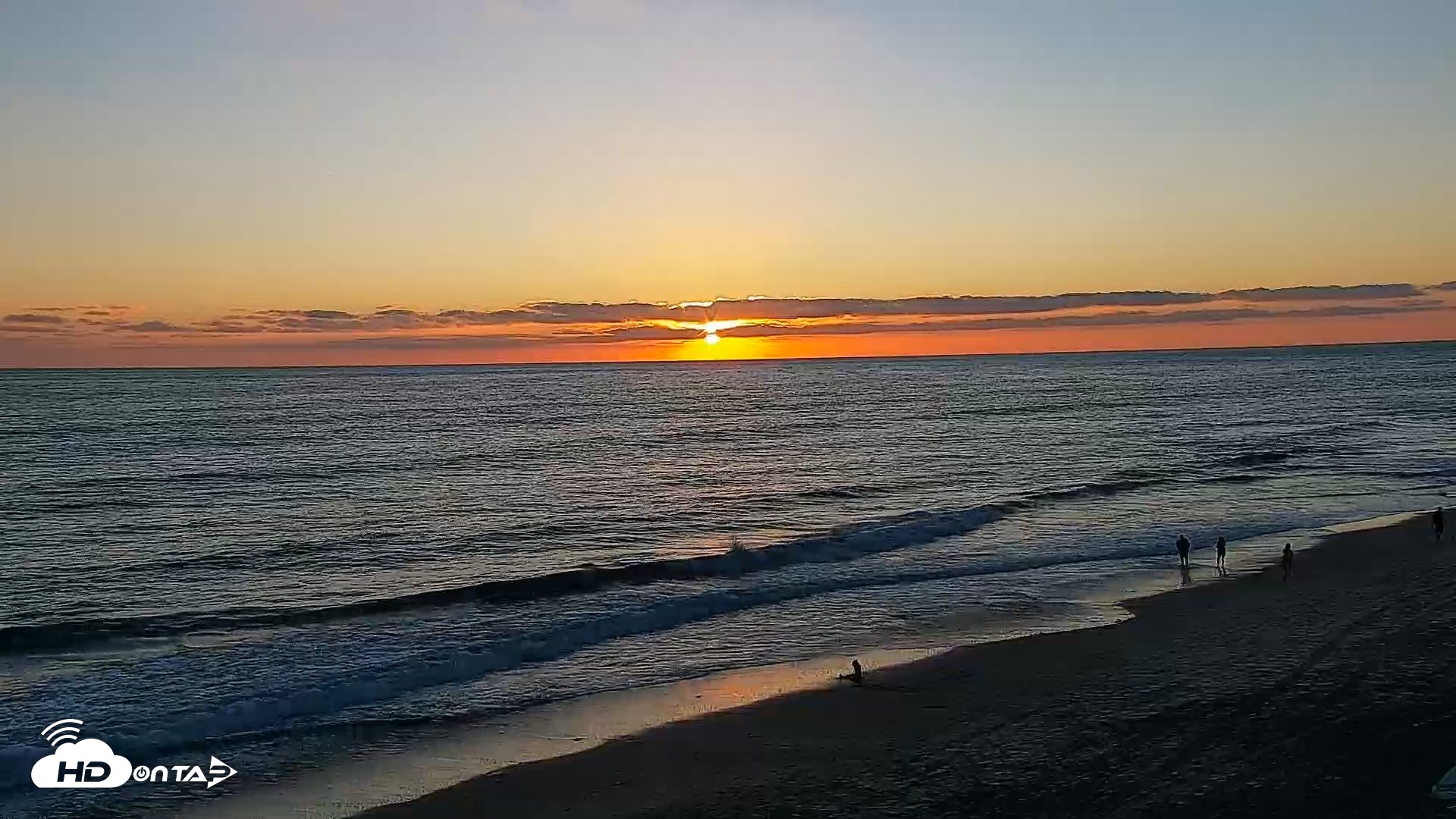 Snapshot of Carlsbad Beach Surf Live Webcam taken Sep 2, 2026, 7:10pm PDT