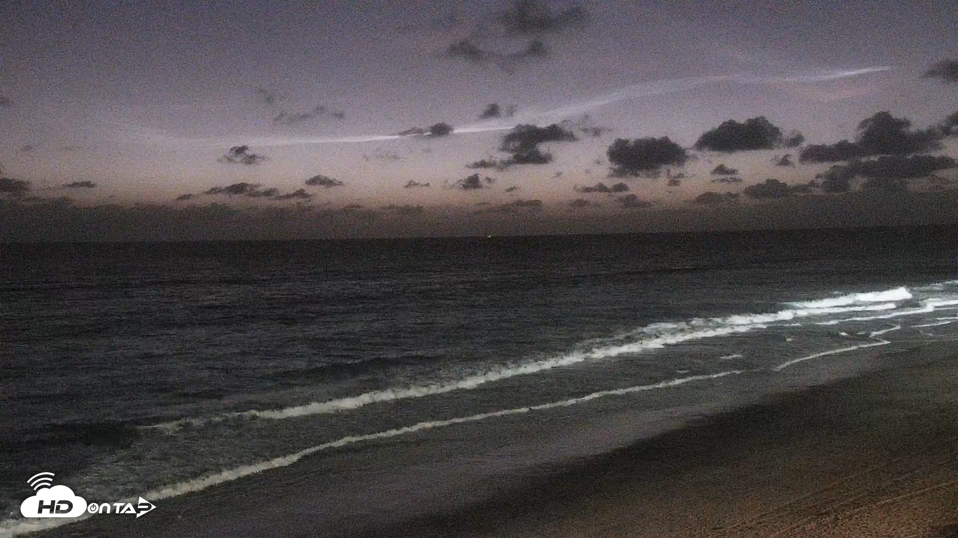 Snapshot of Carlsbad Beach Surf Live Webcam taken Sep 16, 2026, 7:46pm PDT