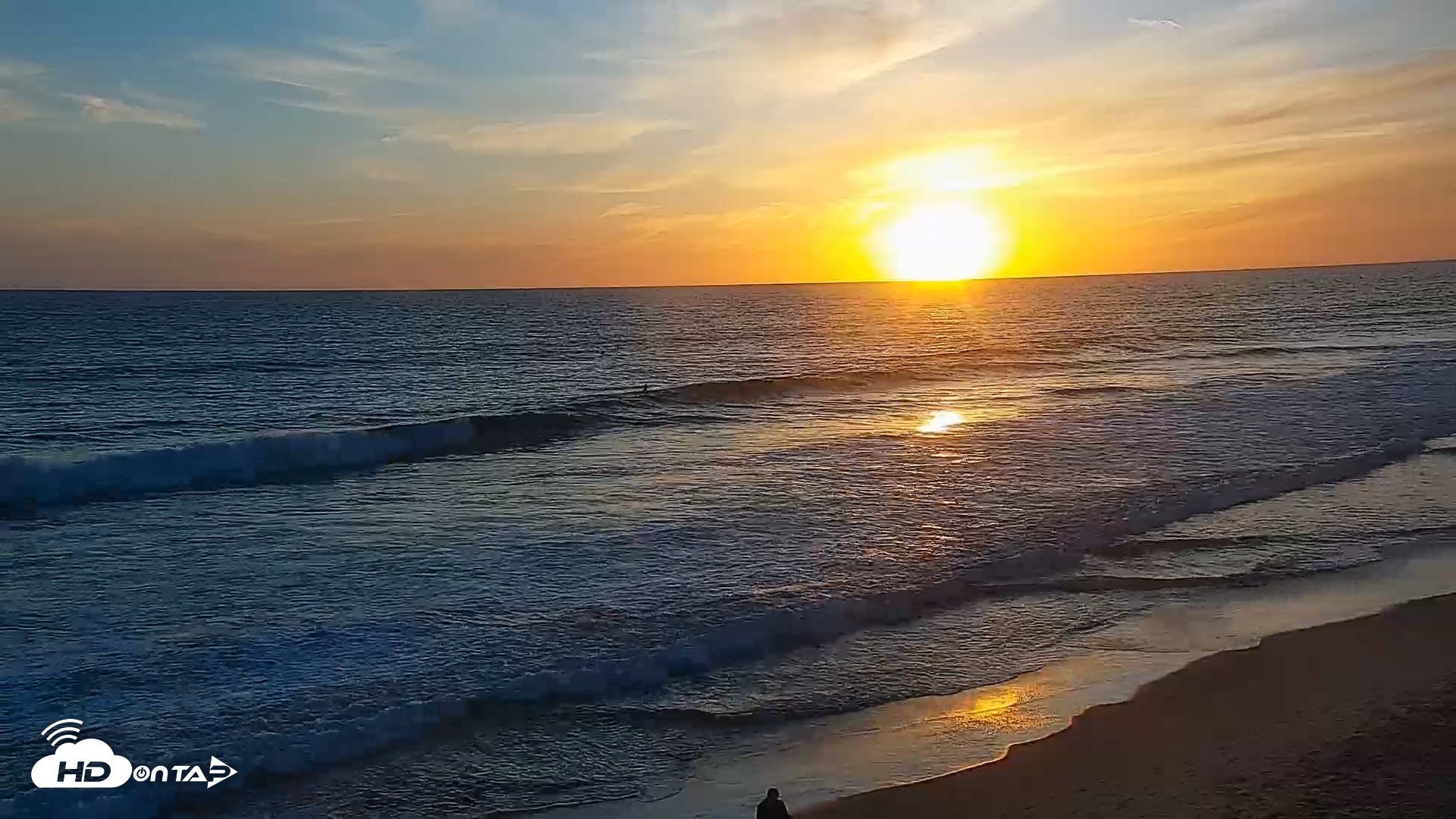Snapshot of Carlsbad Beach Surf Live Webcam taken Apr 23, 2026, 7:22pm PDT