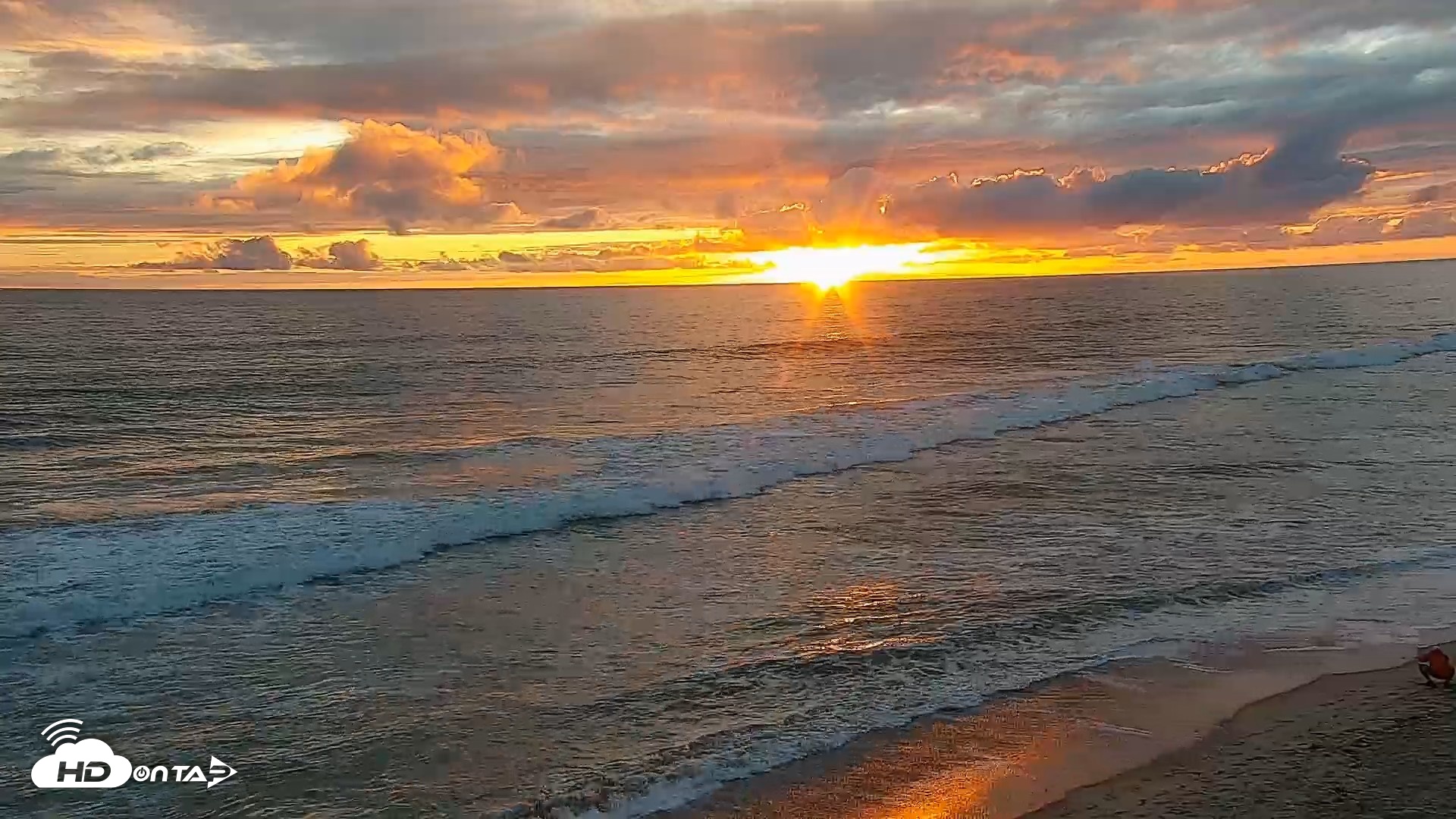 Snapshot of Carlsbad Beach Surf Live Webcam taken Apr 12, 2026, 7:17pm PDT