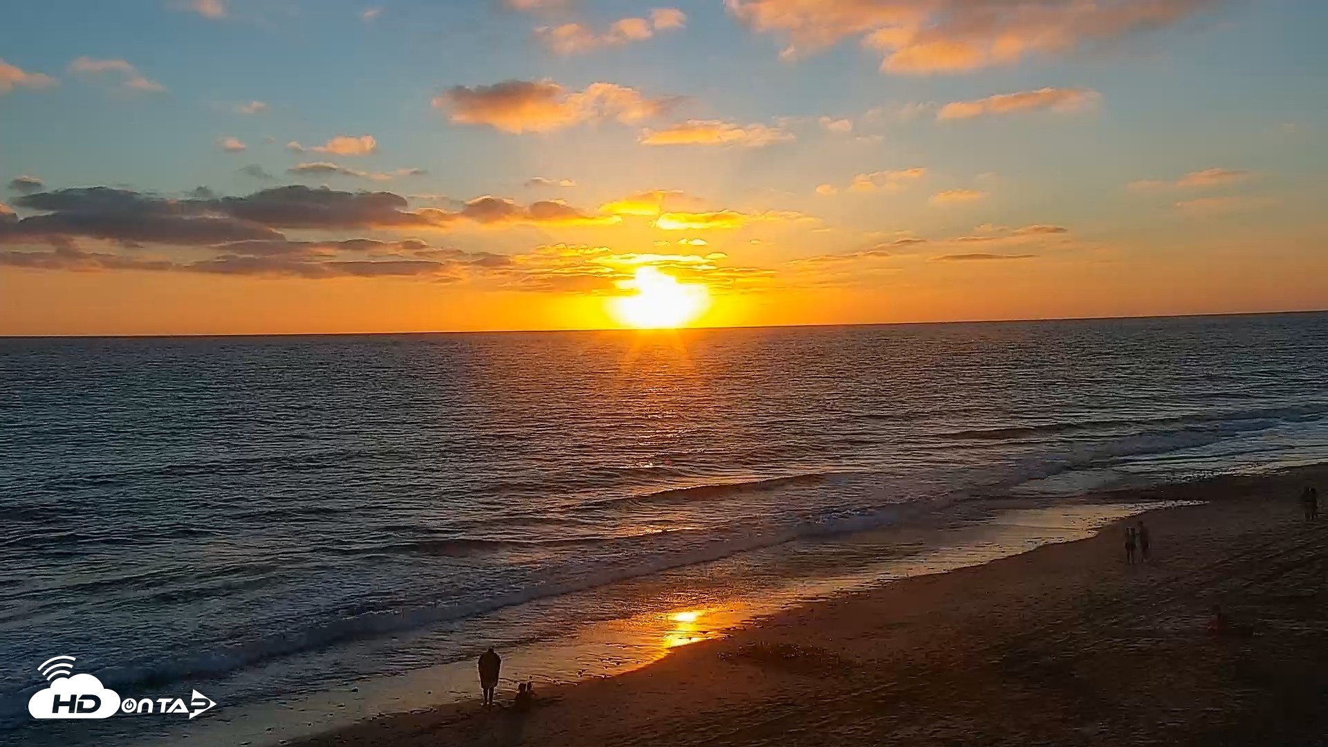 Snapshot of Carlsbad Beach Surf Live Webcam taken Sep 1, 2026, 7:08pm PDT