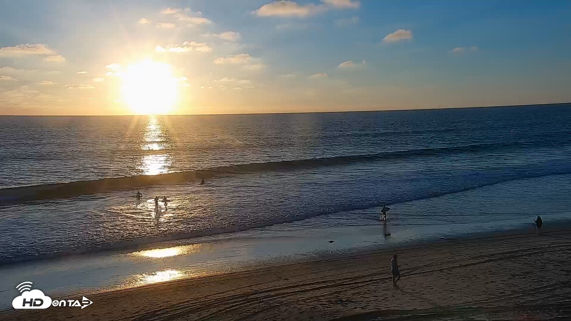 Snapshot of Carlsbad Beach Surf Live Webcam taken Nov 4, 2025, 4:40pm PST