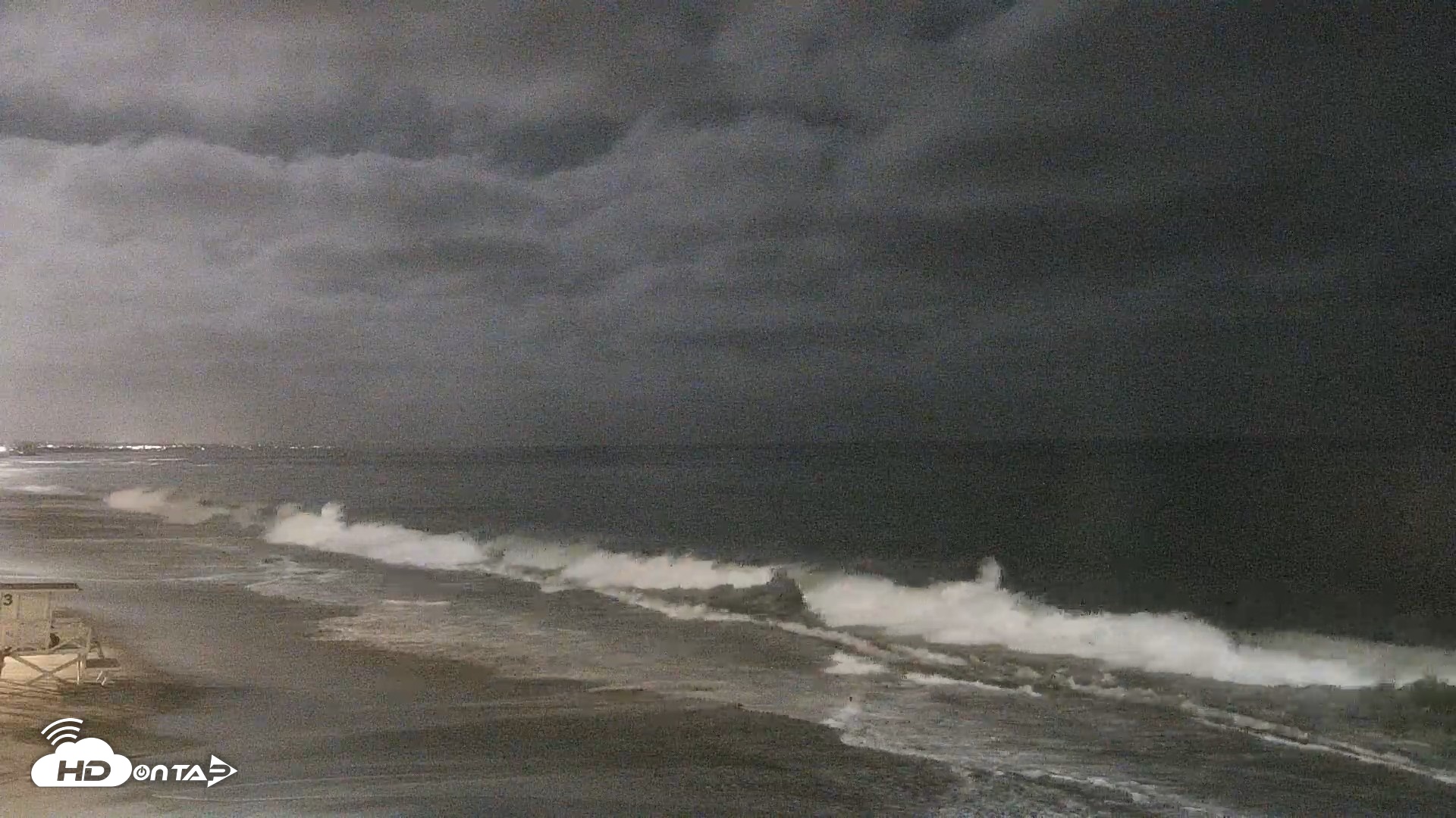 Snapshot of Carlsbad Beach Surf Live Webcam taken Jul 27, 2026, 9:37pm PDT