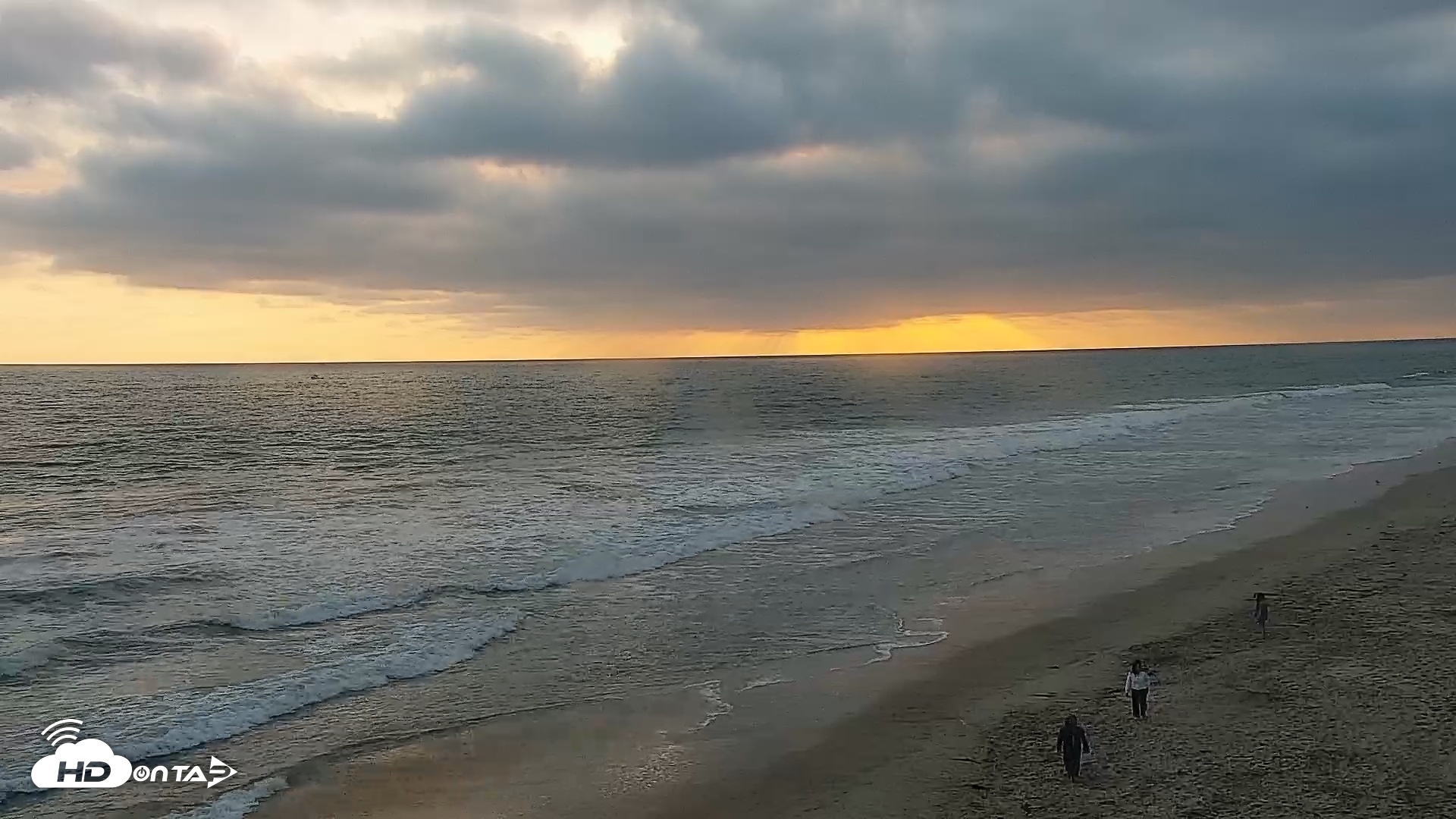 Snapshot of Carlsbad Beach Surf Live Webcam taken Jun 2, 2026, 7:30pm PDT