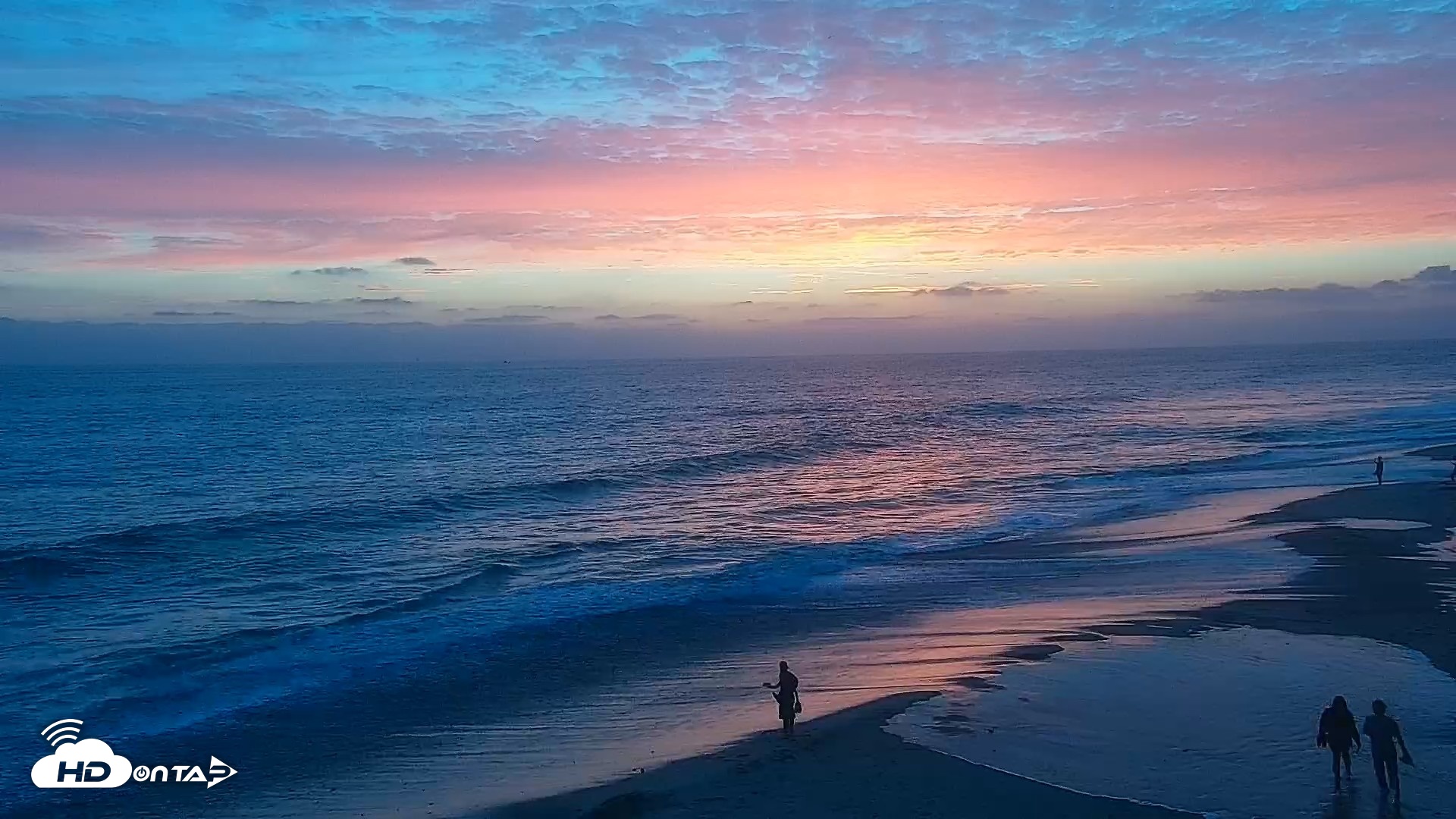 Snapshot of Carlsbad Beach Surf Live Webcam taken Jul 25, 2026, 8:06pm PDT
