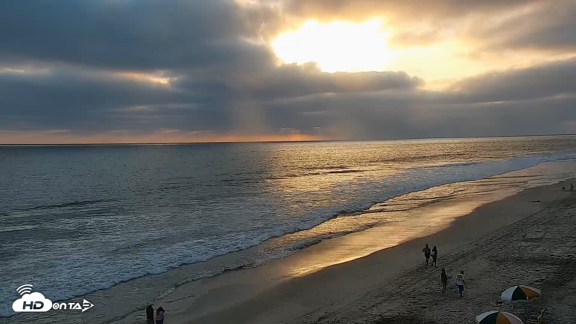 Snapshot of Carlsbad Beach Surf Live Webcam taken May 22, 2026, 7:20pm PDT