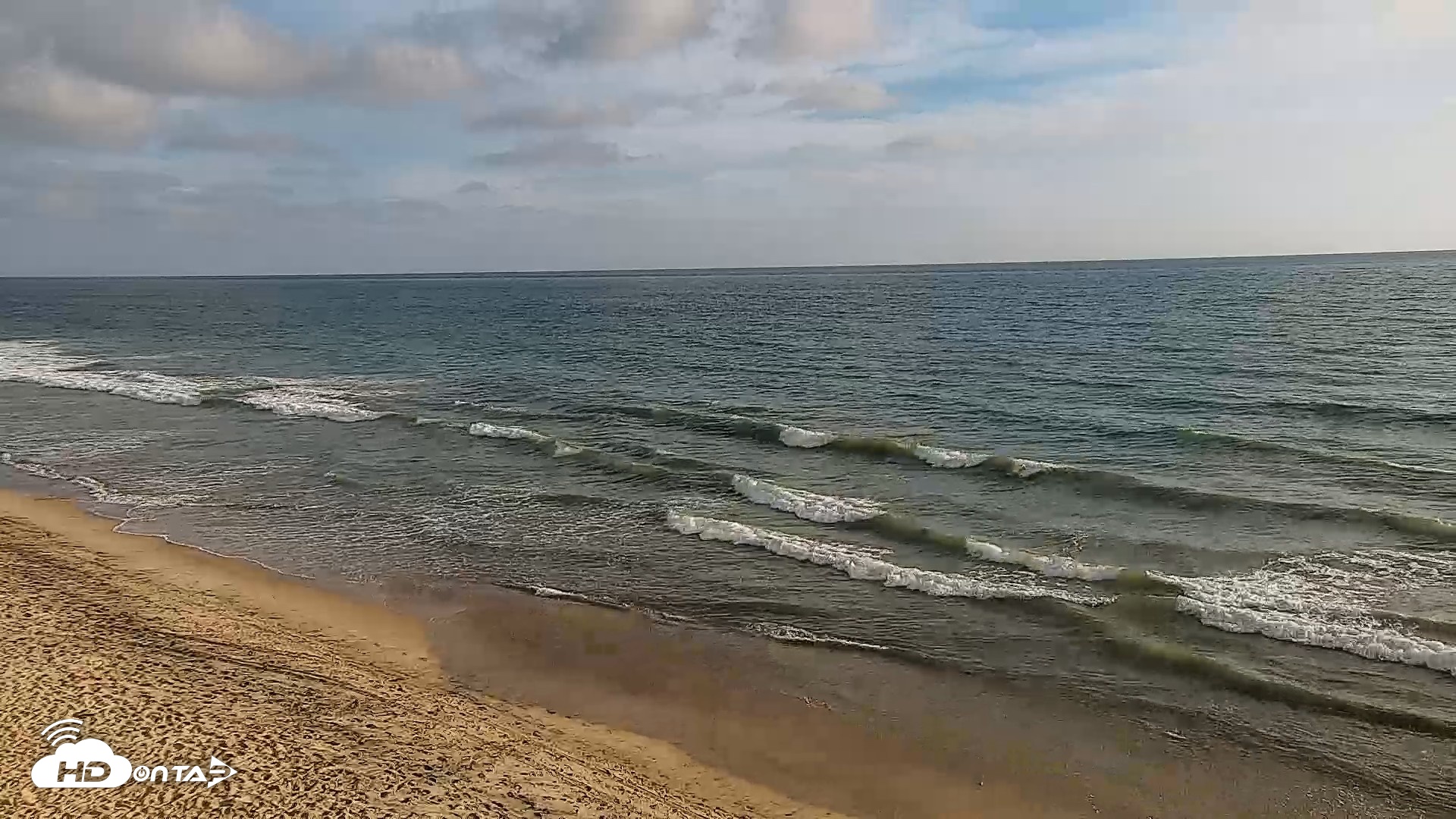 Snapshot of Carlsbad Beach Surf Live Webcam taken Apr 29, 2026, 6:16pm PDT