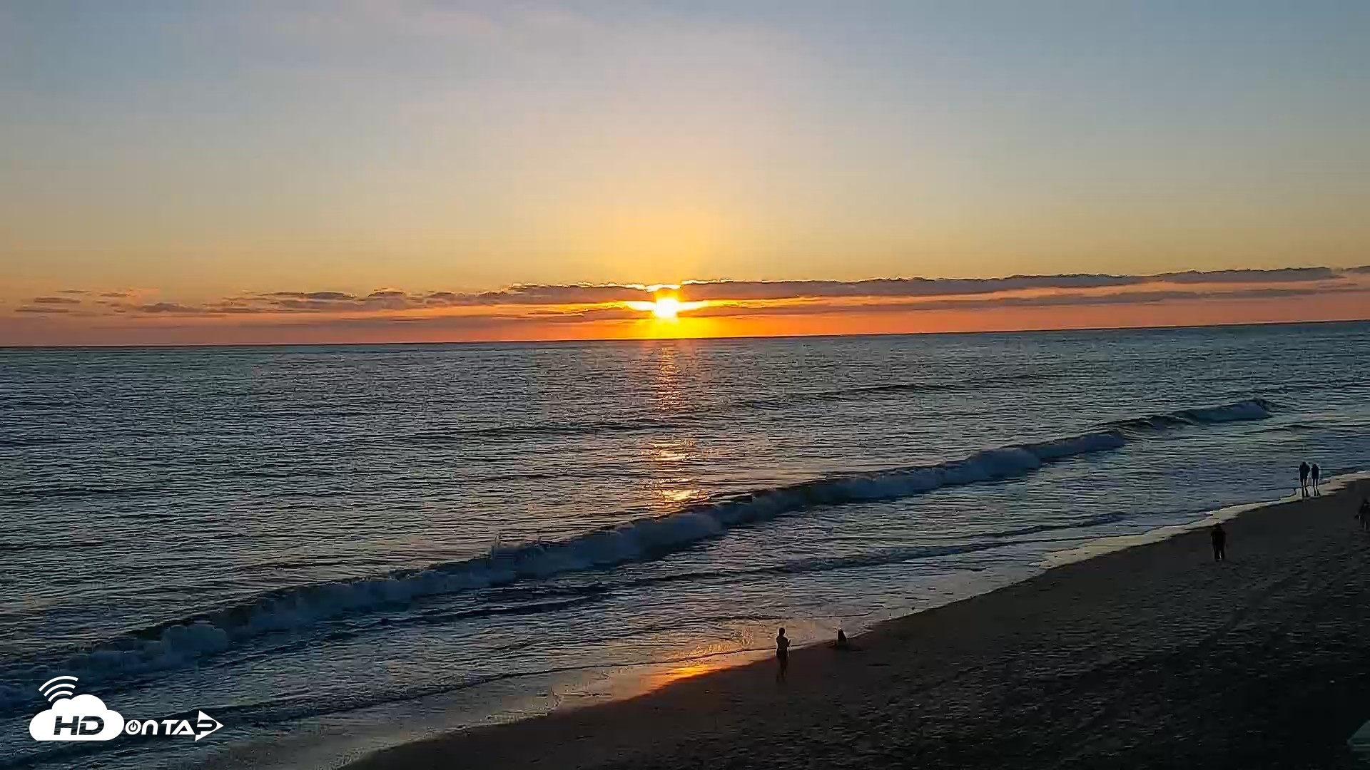 Snapshot of Carlsbad Beach Surf Live Webcam taken Sep 2, 2026, 7:06pm PDT