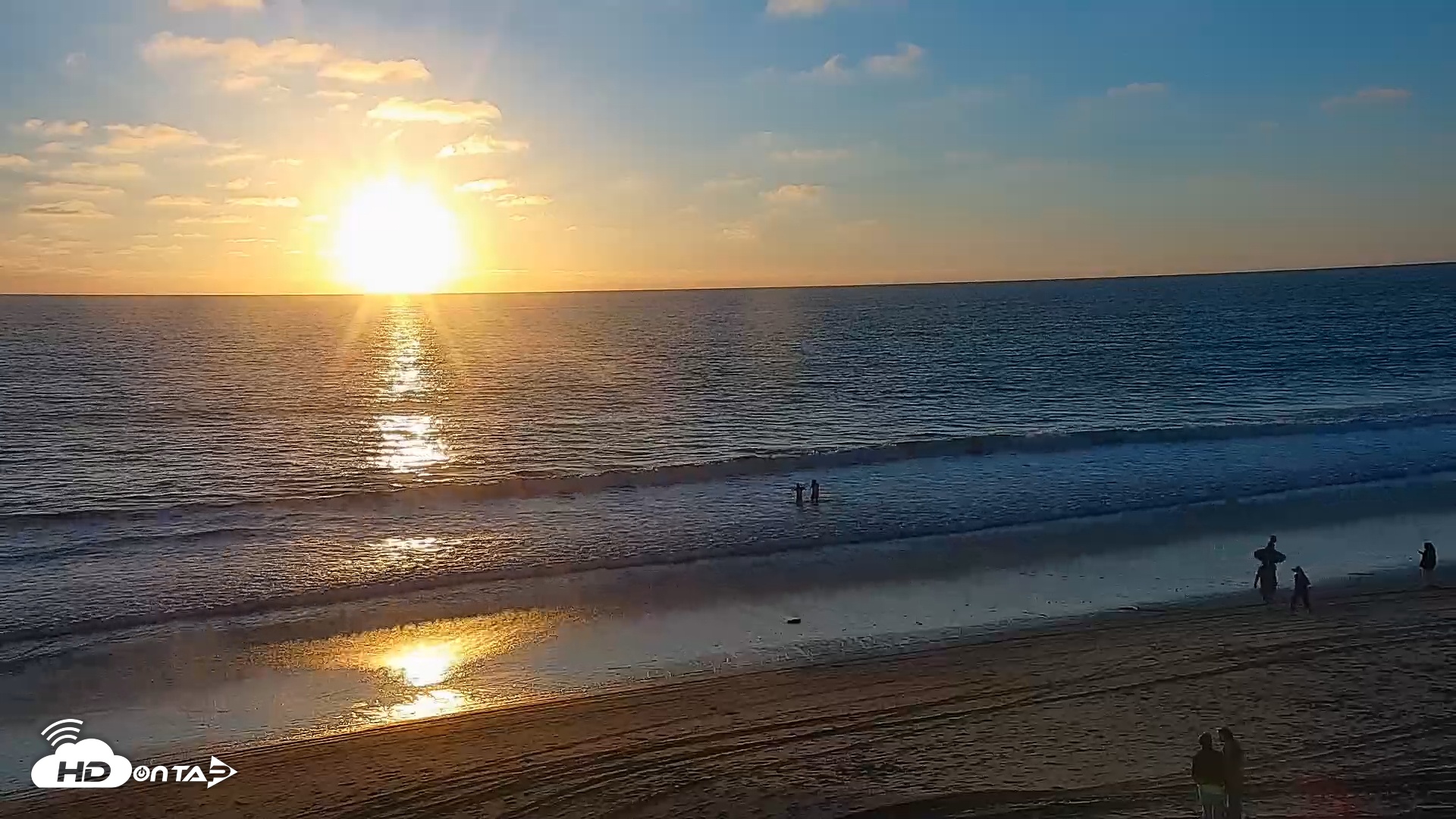 Snapshot of Carlsbad Beach Surf Live Webcam taken Nov 4, 2025, 4:43pm PST