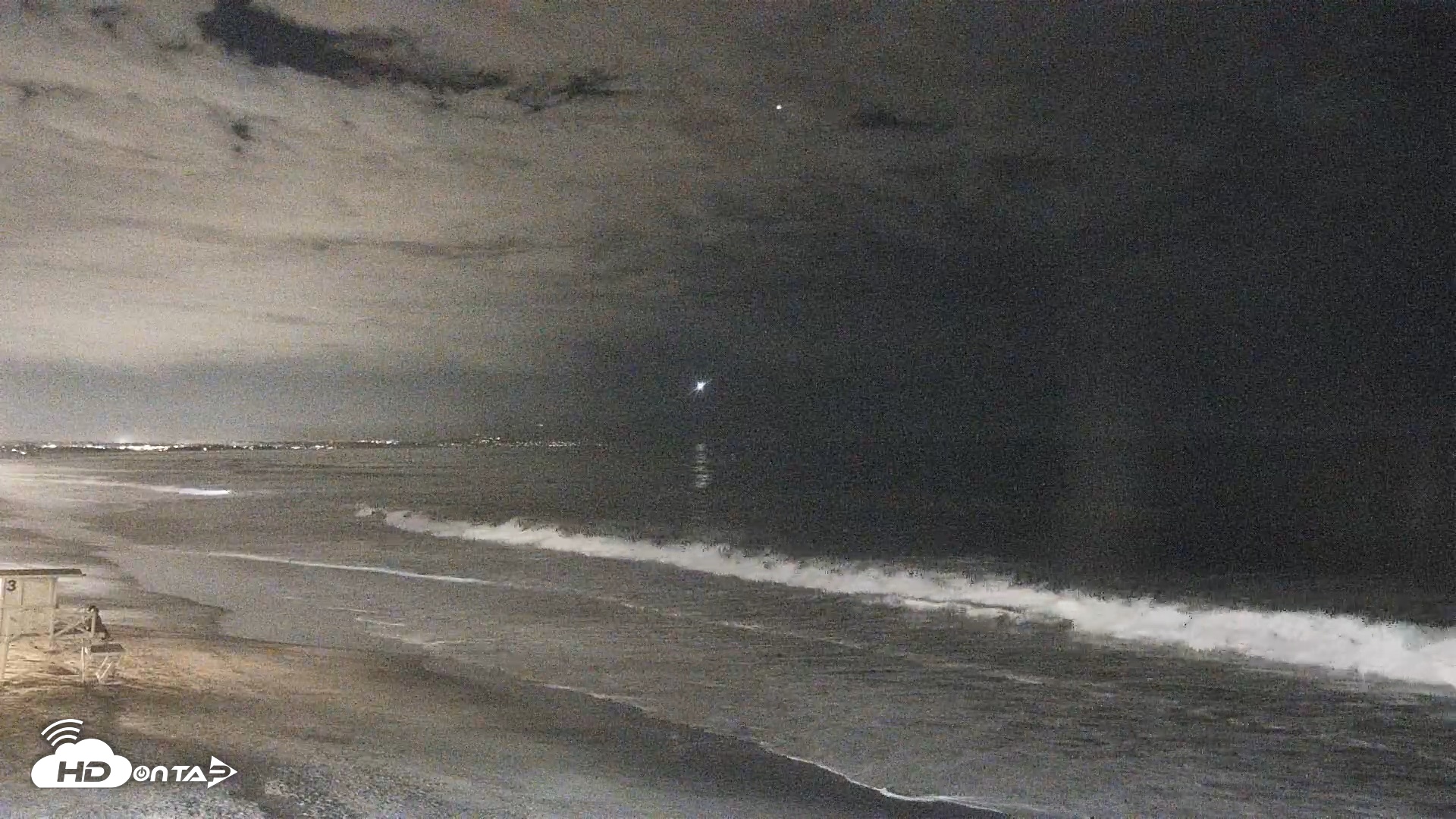 Snapshot of Carlsbad Beach Surf Live Webcam taken Sep 5, 2026, 10:52pm PDT