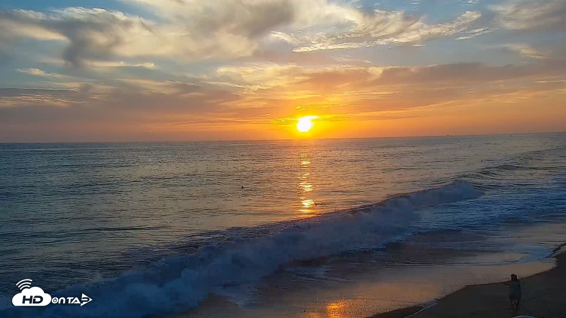 Snapshot of Carlsbad Beach Surf Live Webcam taken Aug 26, 2026, 7:16pm PDT