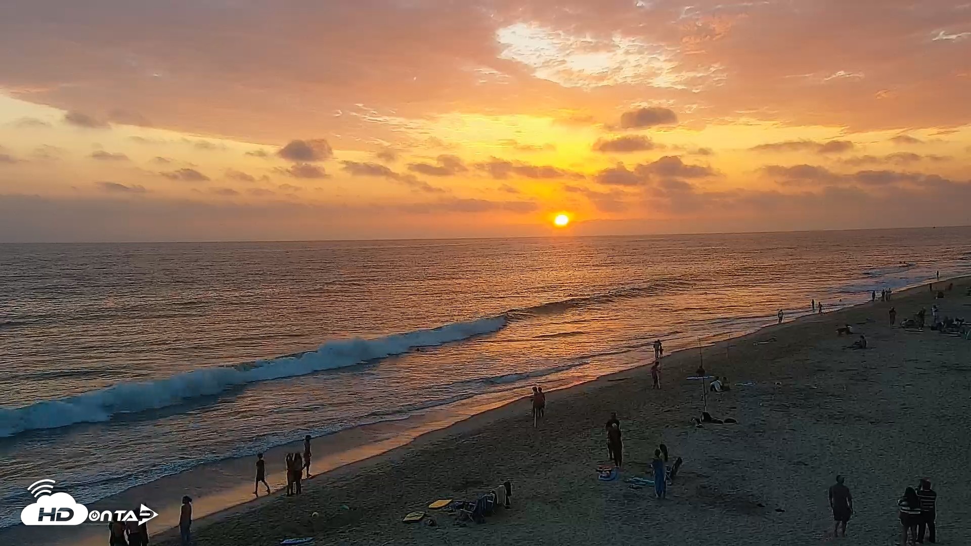 Snapshot of Carlsbad Beach Surf Live Webcam taken Jul 18, 2026, 7:53pm PDT