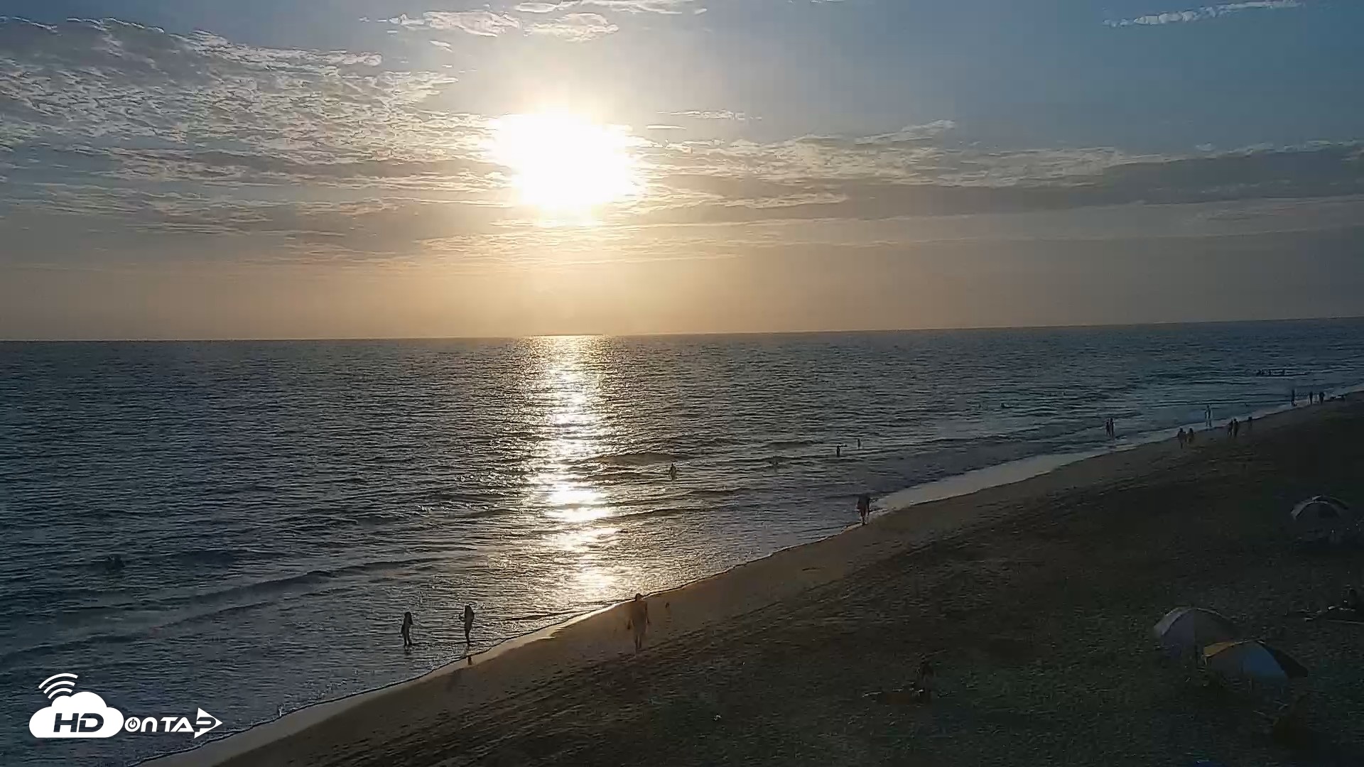 Snapshot of Carlsbad Beach Surf Live Webcam taken Aug 5, 2026, 7:11pm PDT