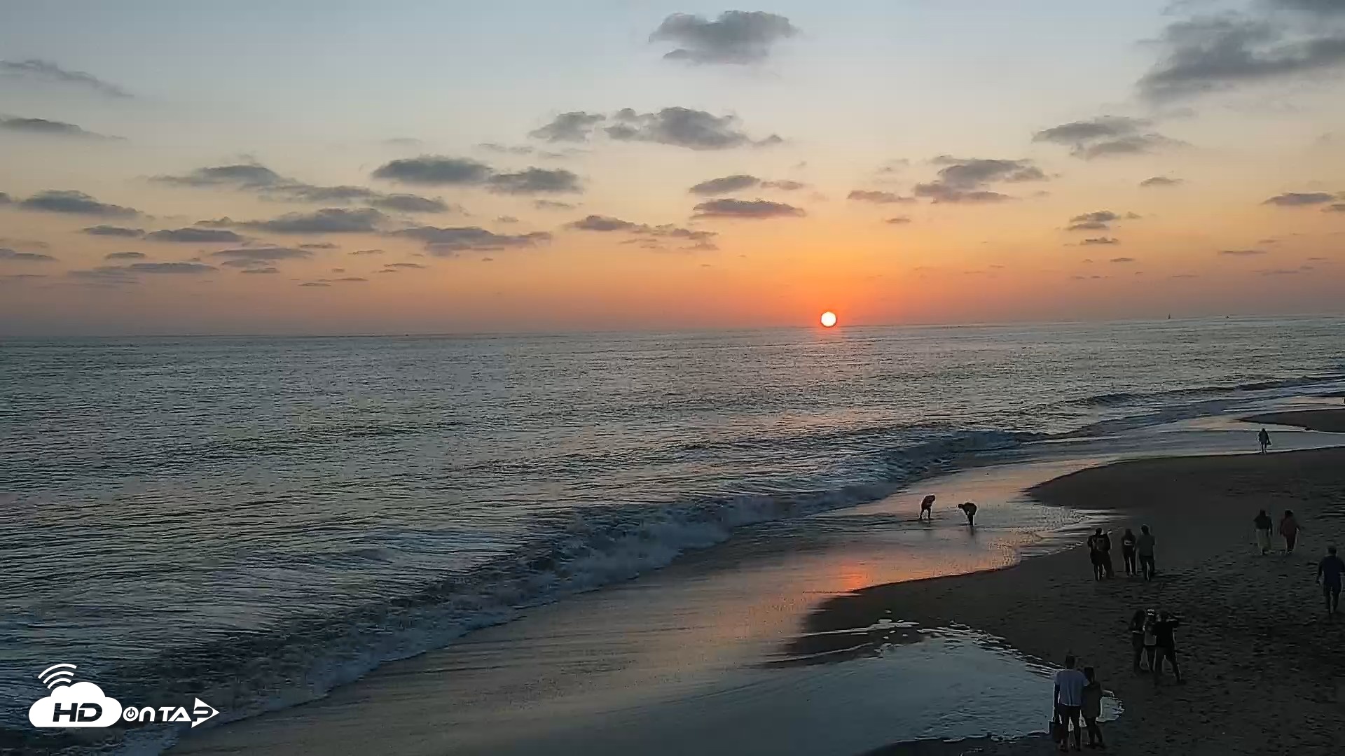 Snapshot of Carlsbad Beach Surf Live Webcam taken Jul 10, 2026, 7:59pm PDT