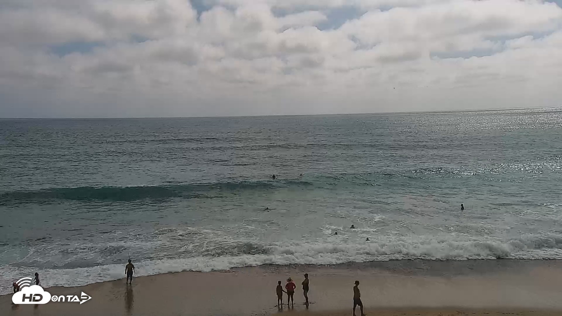 Snapshot of Carlsbad Beach Surf Live Webcam taken Jul 31, 2026, 4:01pm PDT