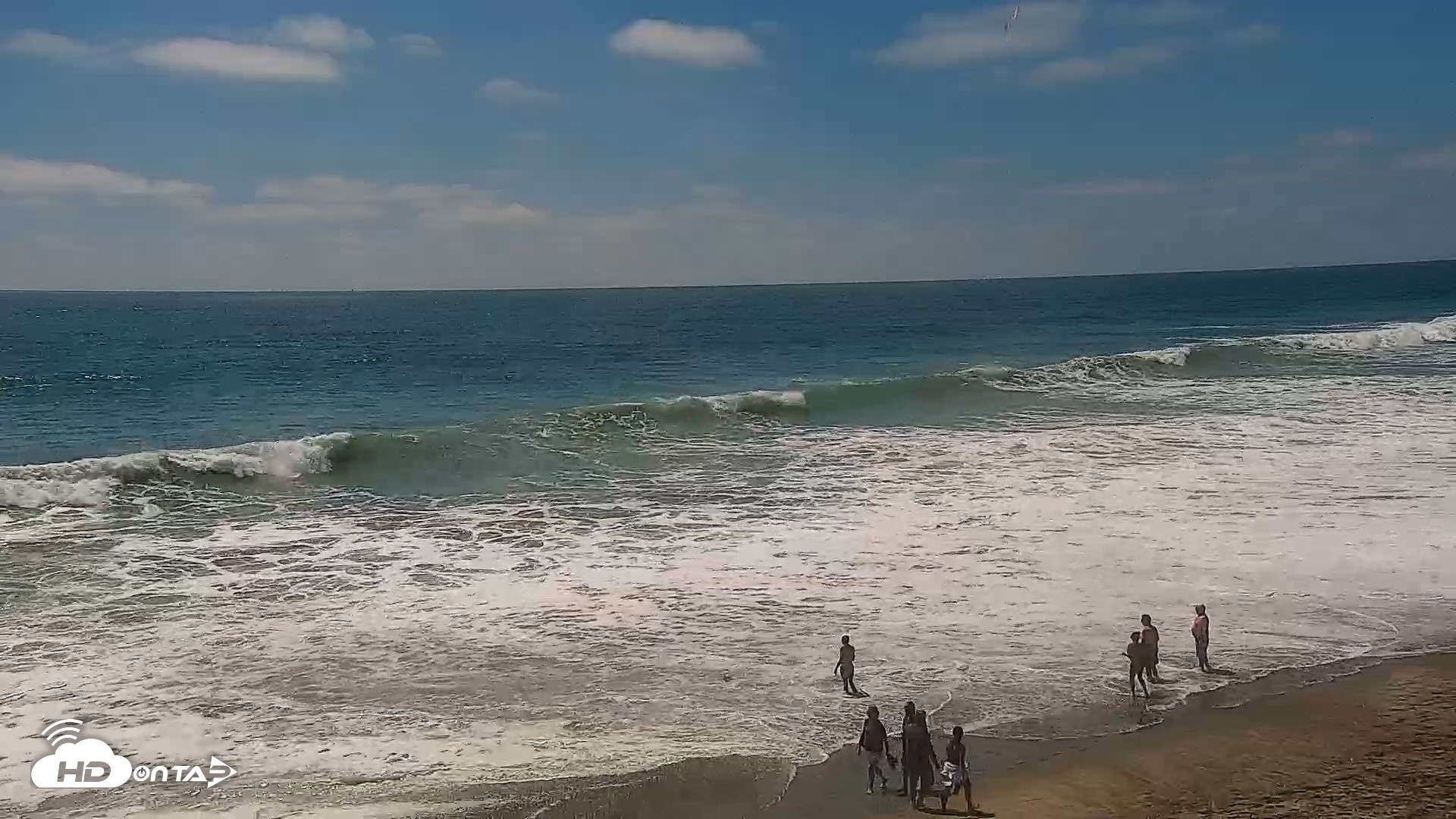 Snapshot of Carlsbad Beach Surf Live Webcam taken Aug 16, 2026, 2:29pm PDT
