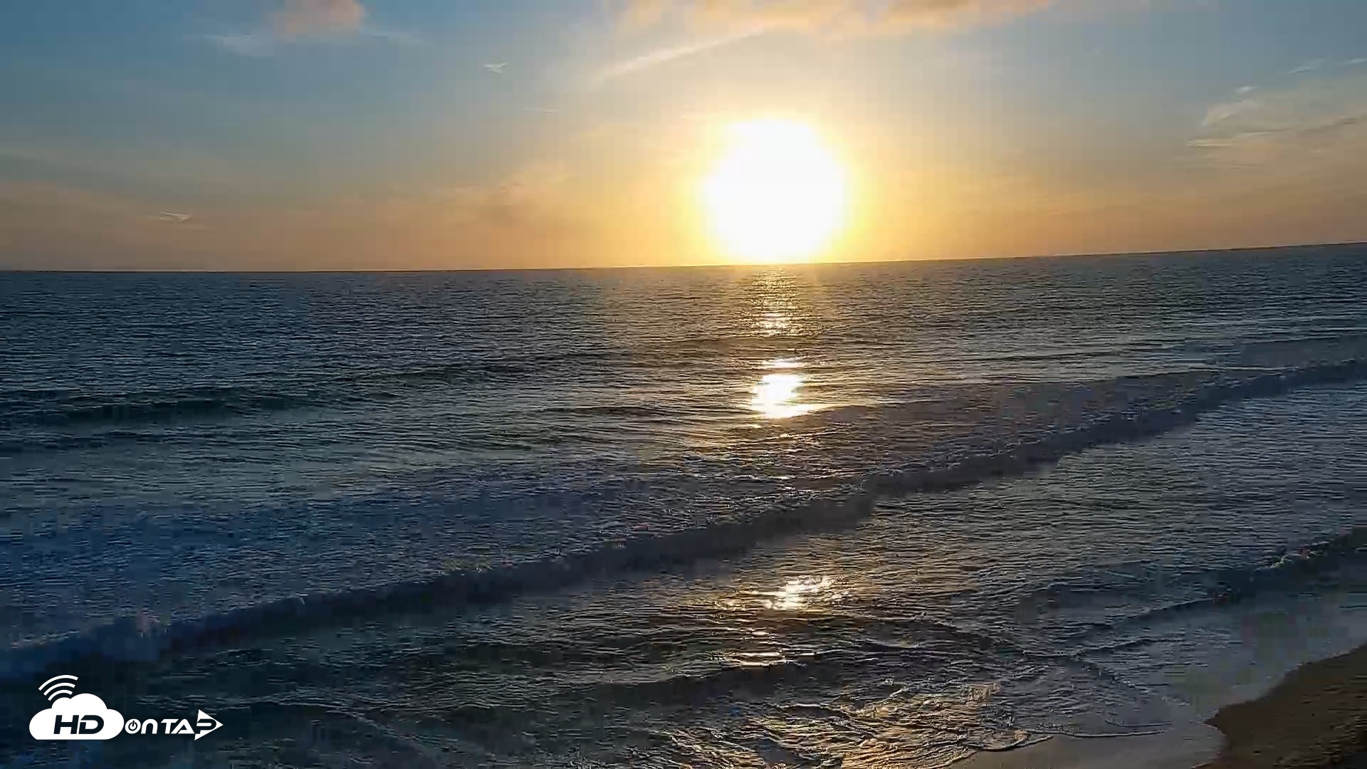 Snapshot of Carlsbad Beach Surf Live Webcam taken Apr 15, 2026, 7:05pm PDT