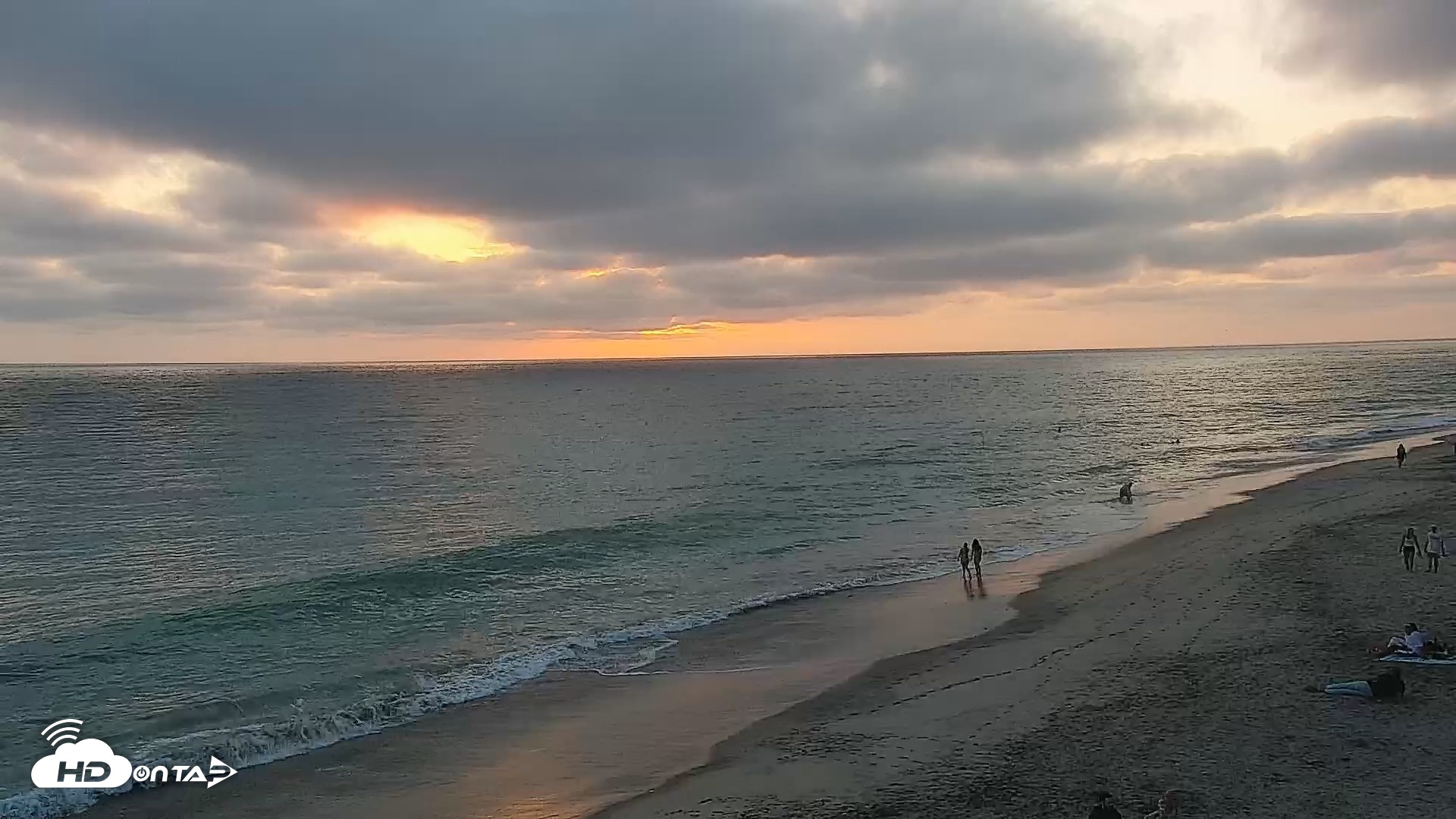 Snapshot of Carlsbad Beach Surf Live Webcam taken Aug 11, 2026, 7:28pm PDT