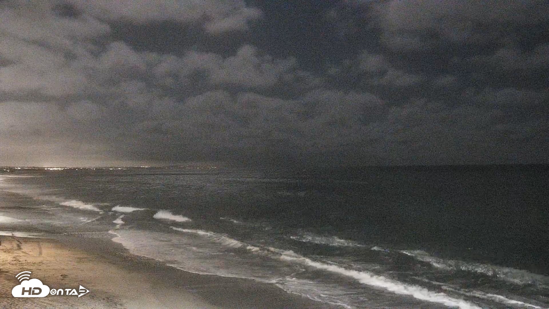 Snapshot of Carlsbad Beach Surf Live Webcam taken Sep 22, 2026, 9:27pm PDT