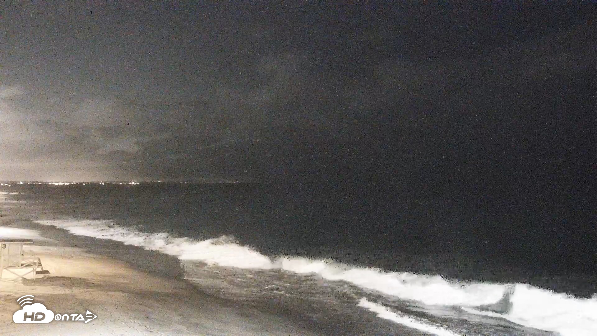 Snapshot of Carlsbad Beach Surf Live Webcam taken Aug 11, 2026, 11:06pm PDT