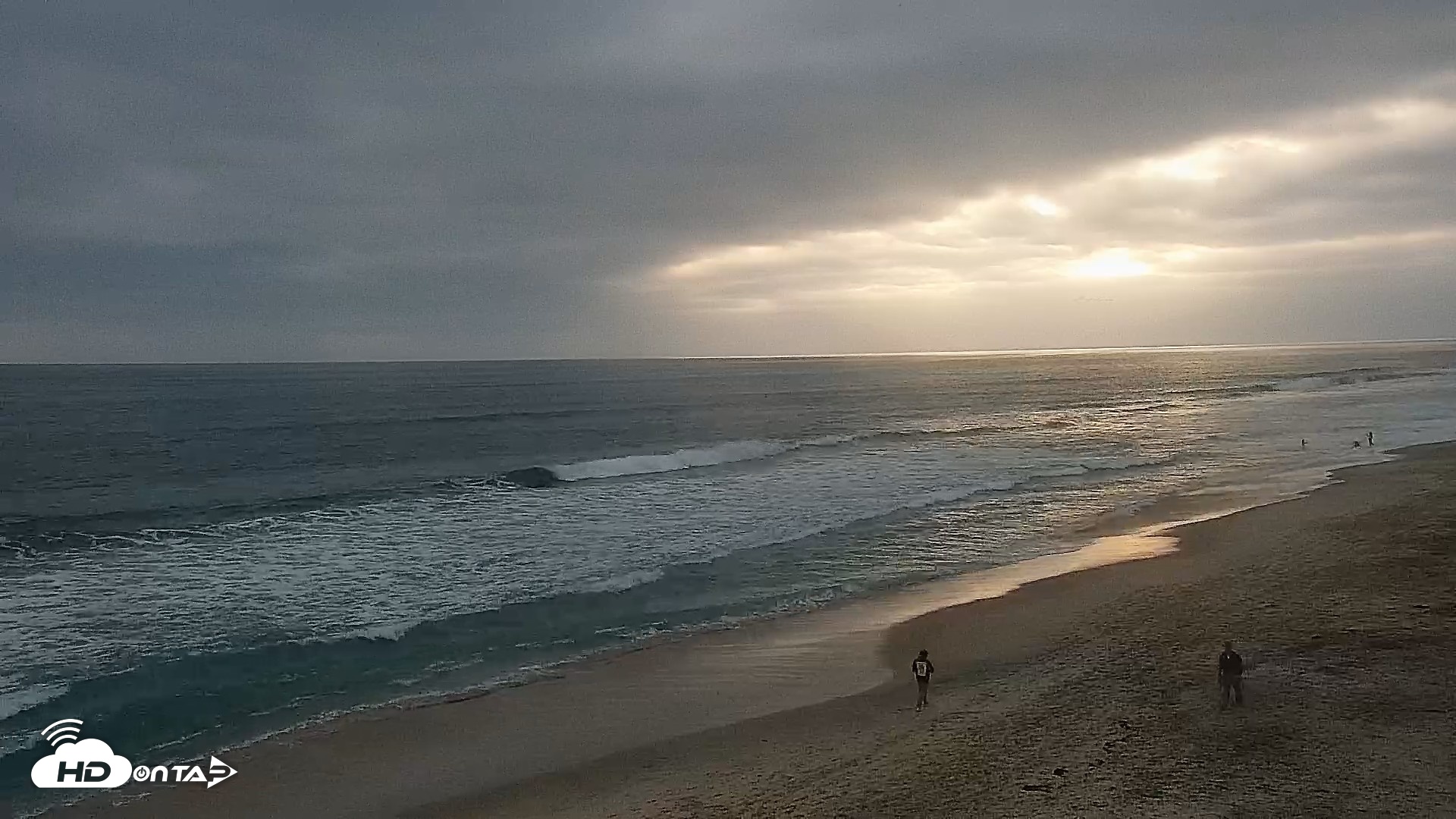 Snapshot of Carlsbad Beach Surf Live Webcam taken Jun 6, 2026, 8:16pm PDT